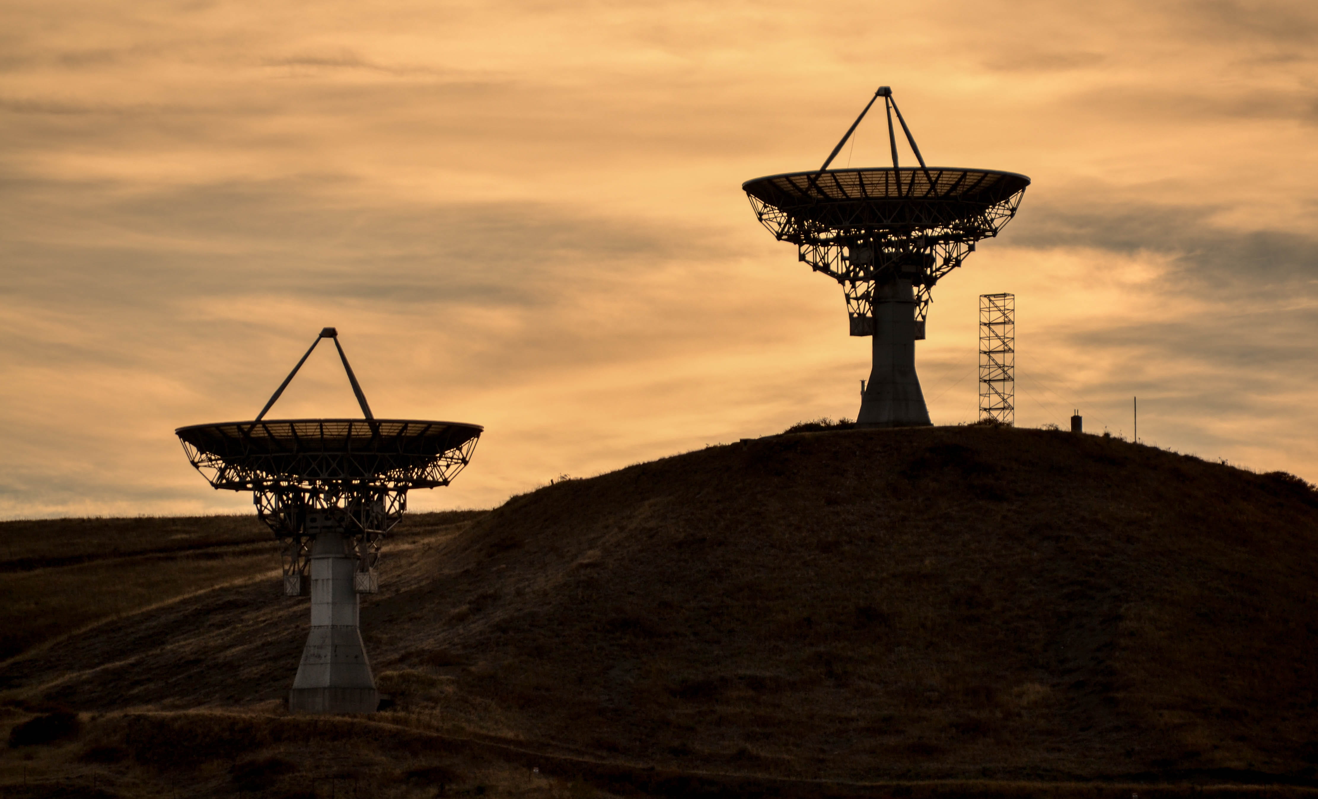 sky, composition, no people, astrophotography, framing, beauty in nature, astronomy, building exterior, radio wave, guidance, golden, global communications, HD Wallpaper
