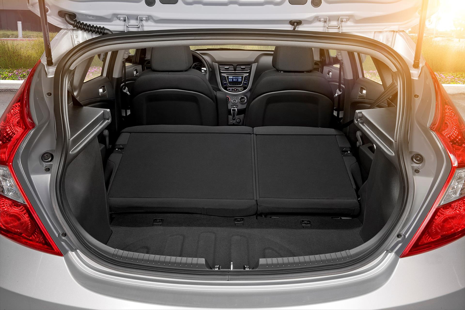 vehicle seat, mode of transportation, hatchback, red, indoors, 1080P, transportation, open, no people, close-up, vehicle interior, hyundai, absence, seat, HD Wallpaper