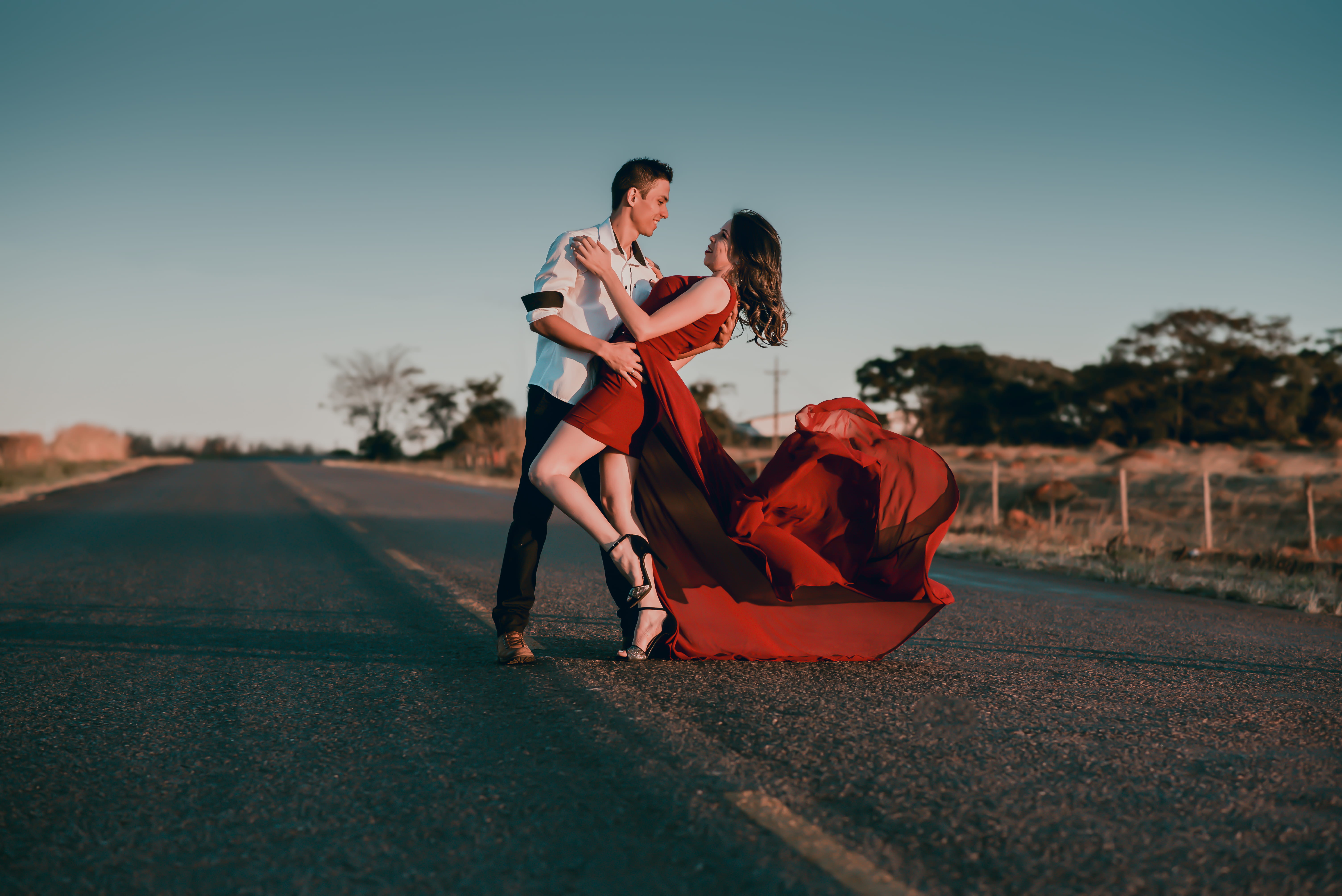 romantic, road, bonding, daytime, performance, couple, 5K, full length, women, outdoors, dance, couple - relationship, real people, nature, two people, HD Wallpaper