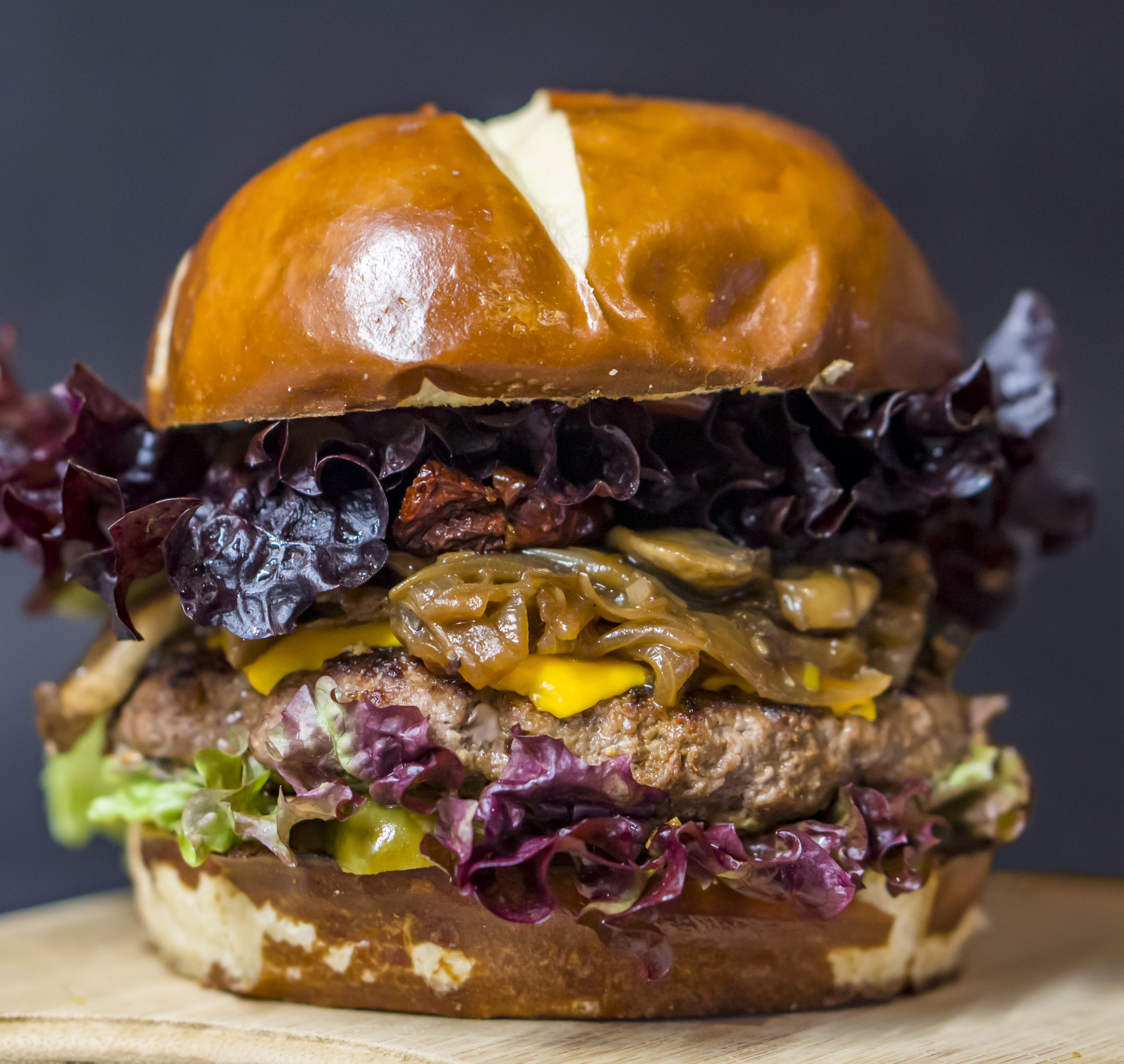 ready-to-eat, take out food, indoors, 4K, vegetable, burger, meat, food and drink, pork, cheeseburger, close-up, studio shot, shop, deli, food photography, HD Wallpaper