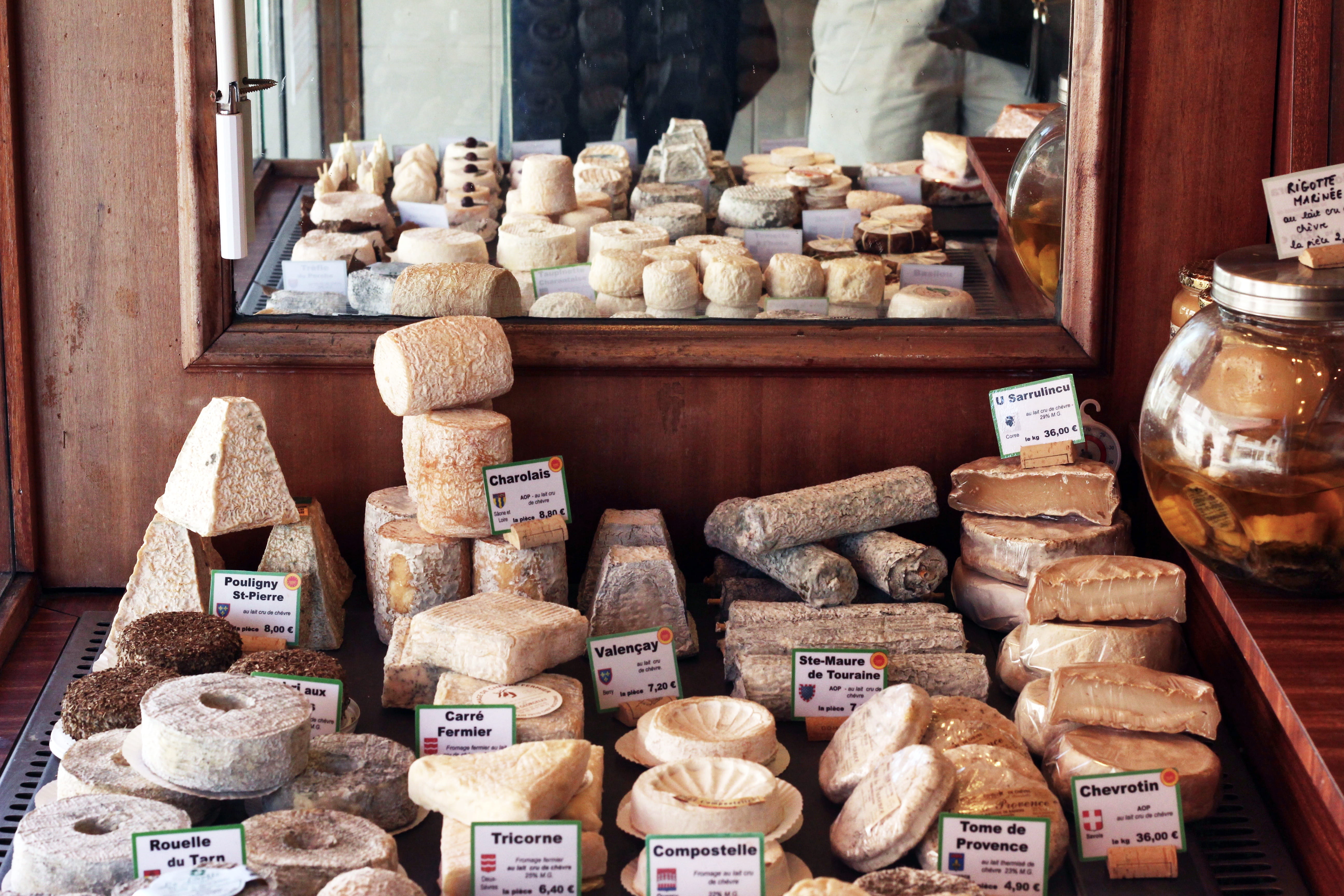 wood - material, person, choice, day, bun, container, bakery, retail, fromage, paris, sale, arrangement, rambouillet, abundance, shop, text, bread loaf, HD Wallpaper