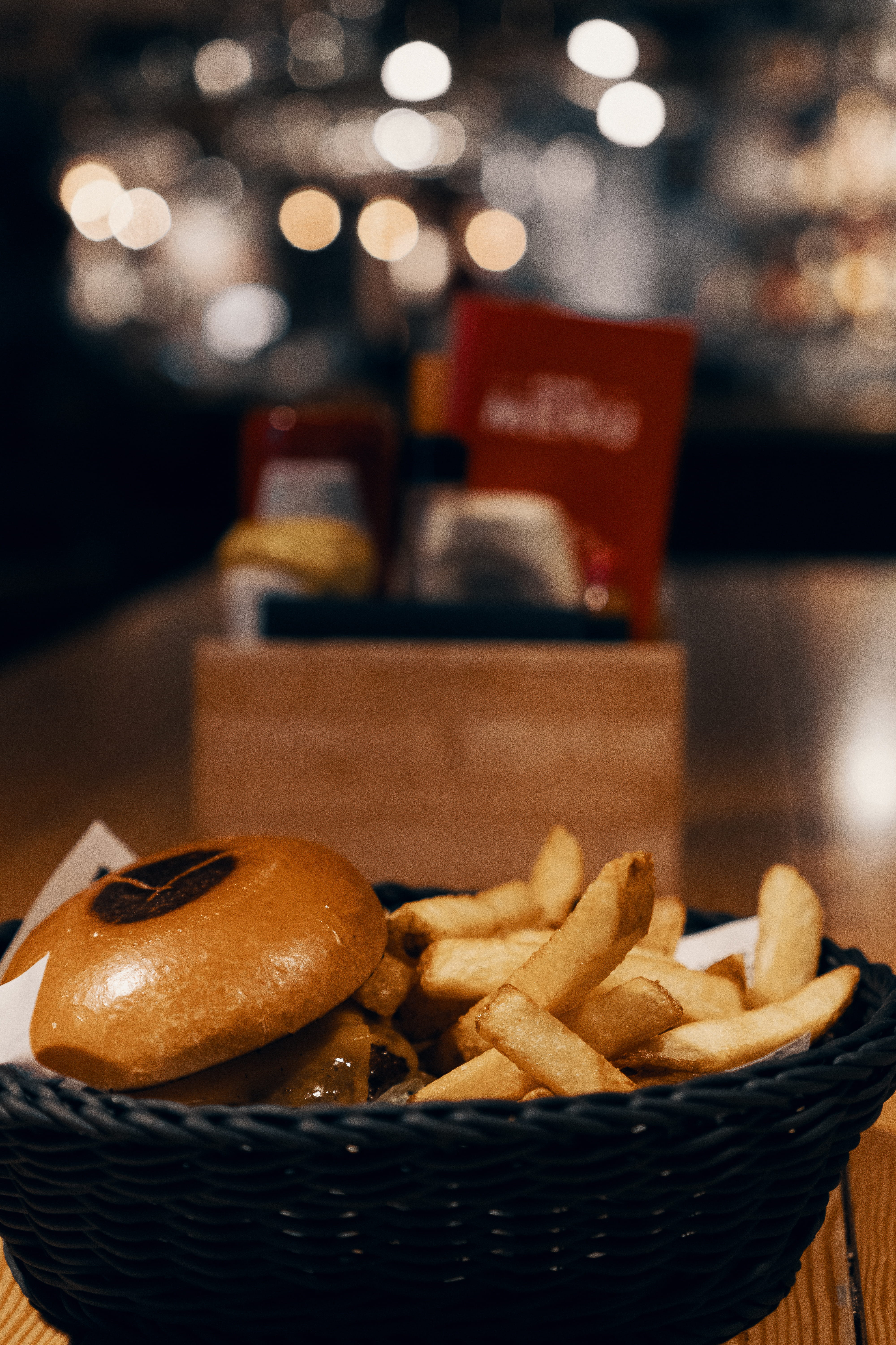 bagel, meal, copenhagen, burger, no people, temptation, clothing, restaurant, close-up, indulgence, seasoning, business, fast food, donut, potato, french fries, Phone HD Wallpaper