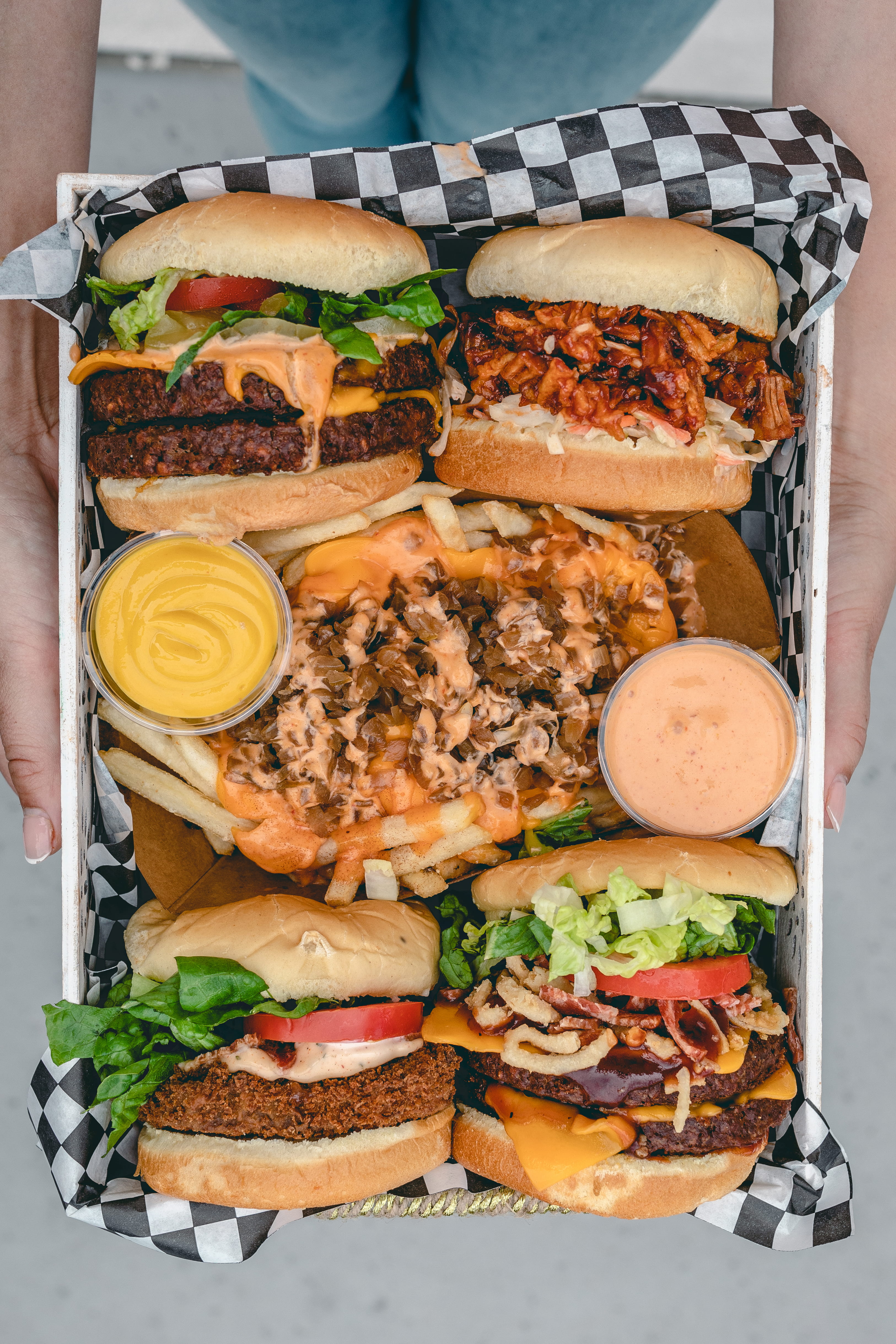 burger, hot dog, cheeseburger, meal, tray, bun, the black bean, fountain valley, united states, seasoning, indulgence, food, 4K, deli, indoors, supper, Phone HD Wallpaper