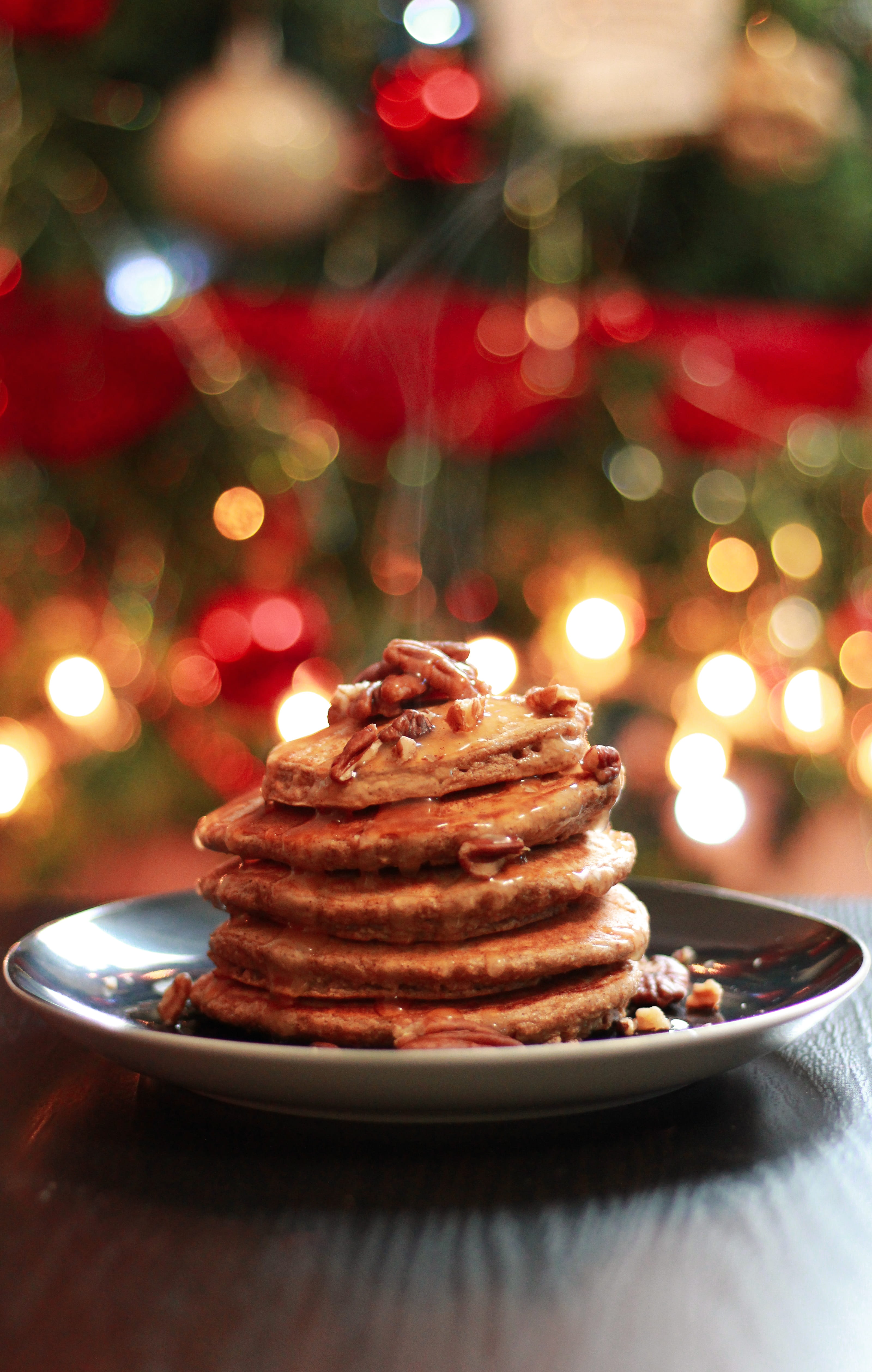 christmas, baked, celebration, indoors, decoration, photography, meal, sweet food, bread, bakery, temptation, pancakes, saucer, close-up, sweets, cracker, Phone HD Wallpaper