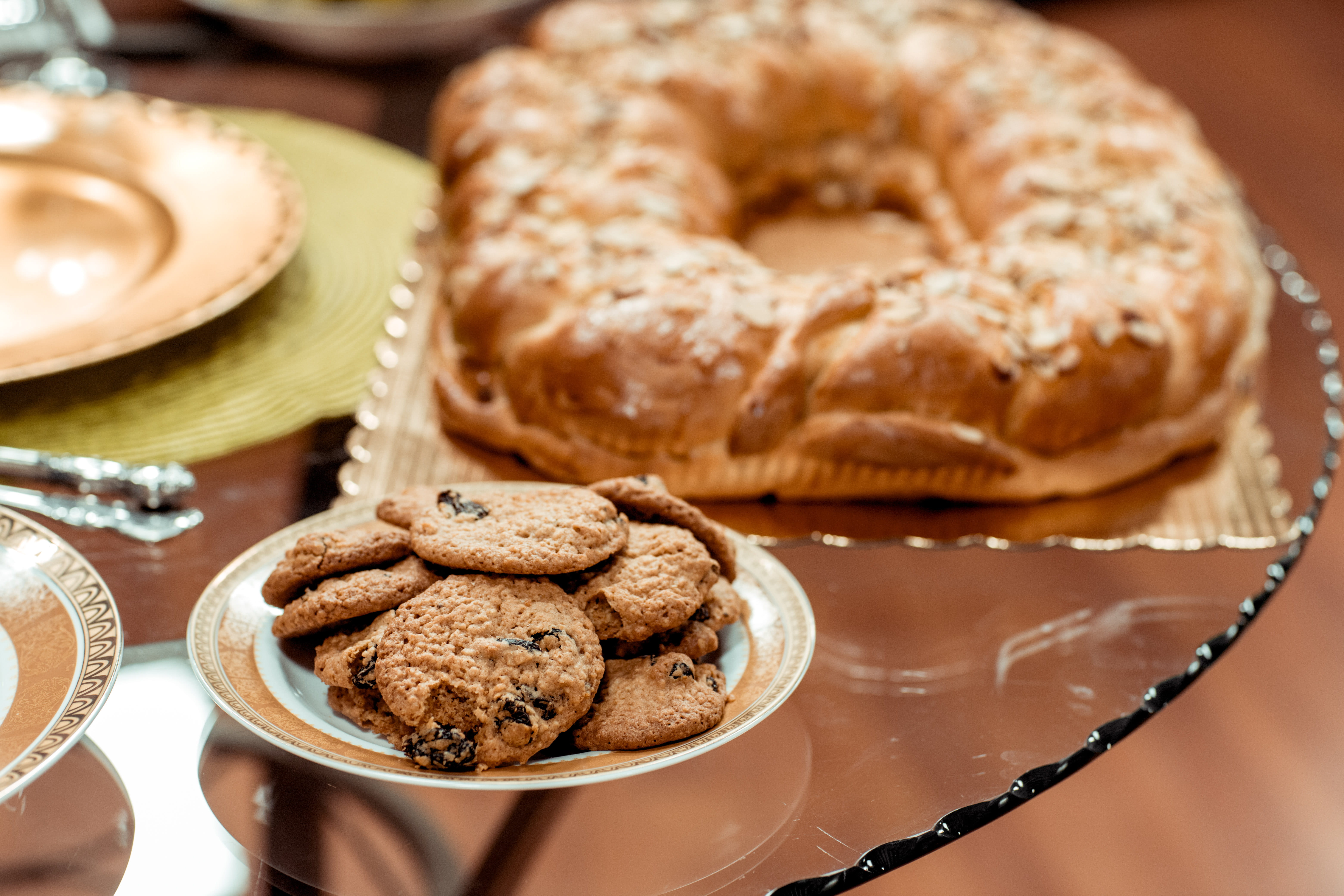 croissant, ready-to-eat, freshness, high angle view, table, 5K, biscuit, burger, shop, sweet food, snack, fudge, cookies, indoors, close-up, creme, still life, HD Wallpaper