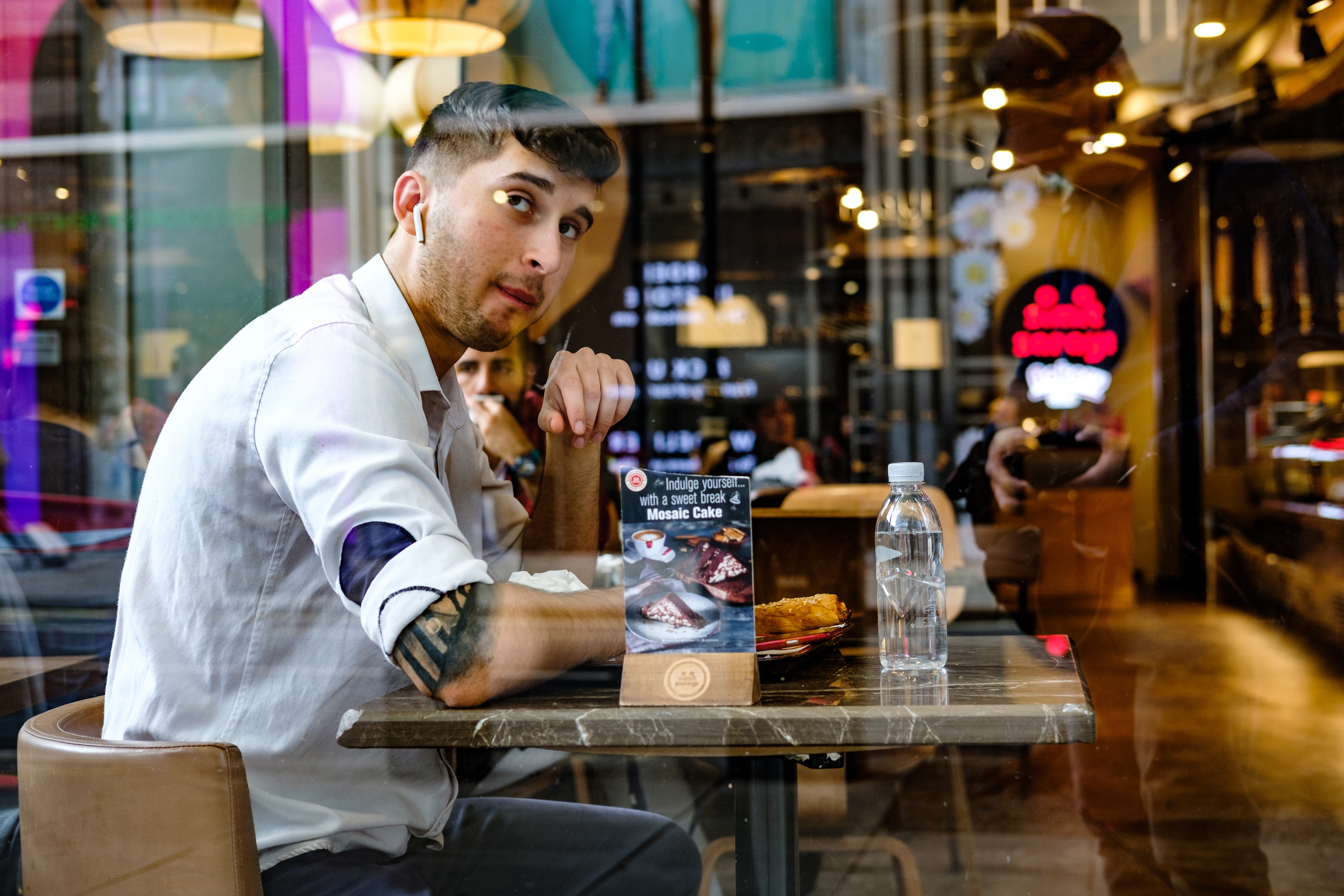 service, wood, working, street candid outdoors london fuji fujifilm cafe, one person, beverage, cafe, burger, bartender, business, drink, food and drink, HD Wallpaper