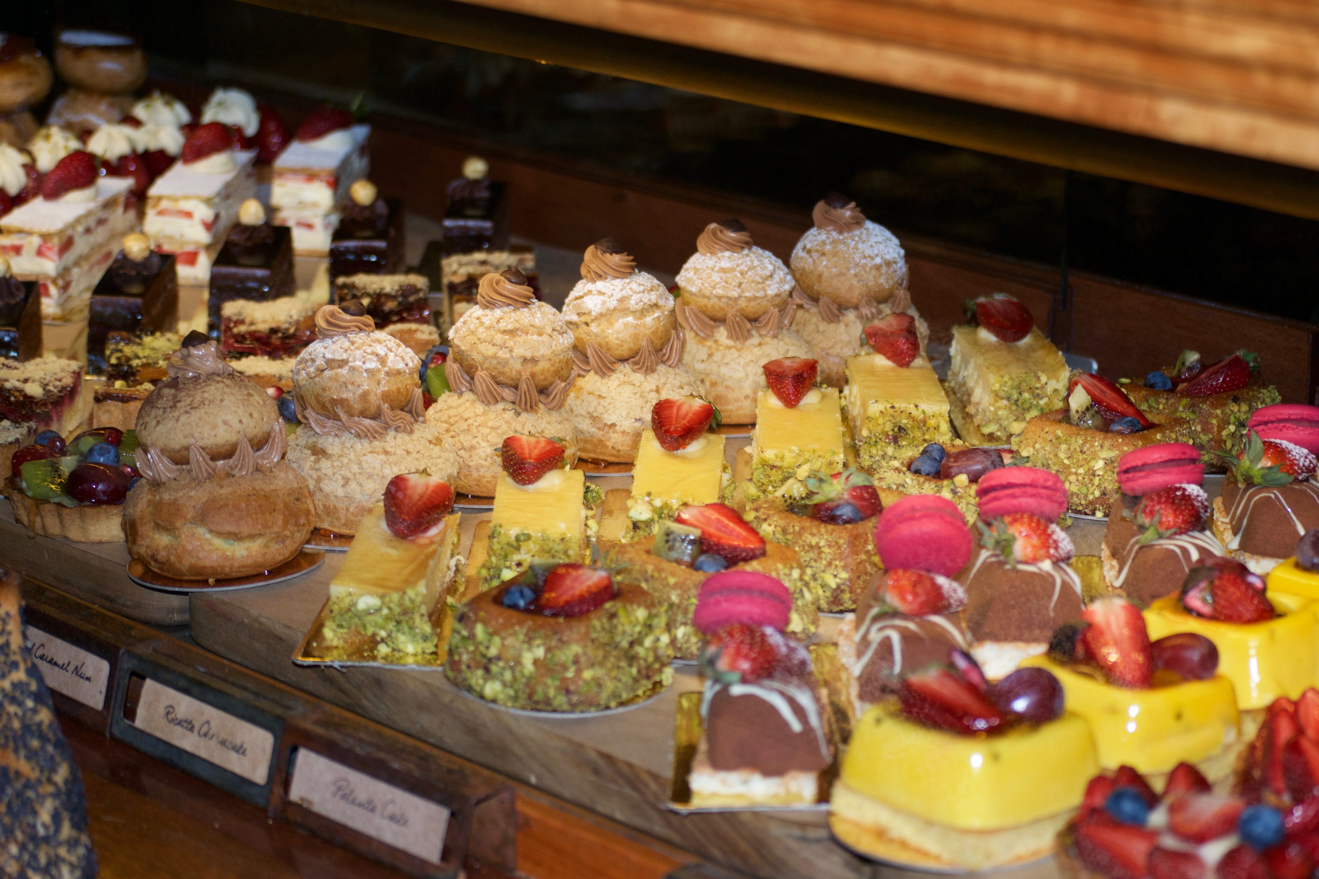 sweets, cafeteria, food, meal, large group of objects, freshness, restaurant, creme, order, confectionery, bread, dessert, choice, variation, retail display, HD Wallpaper
