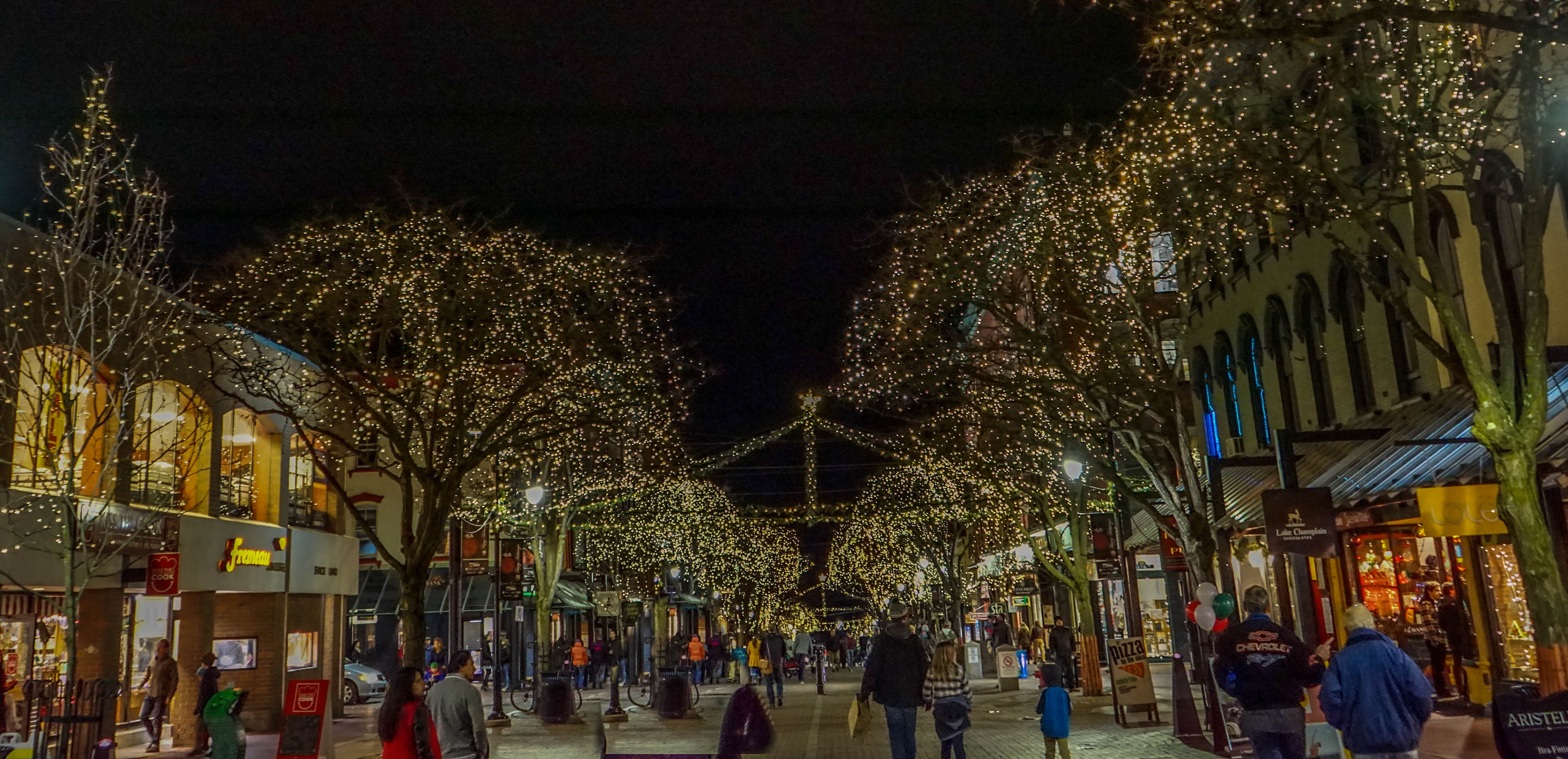 street, group of people, lights, burlington vermont, new england, christmas tree, 5K, night, building exterior, cityscape, large group of people, holiday, HD Wallpaper