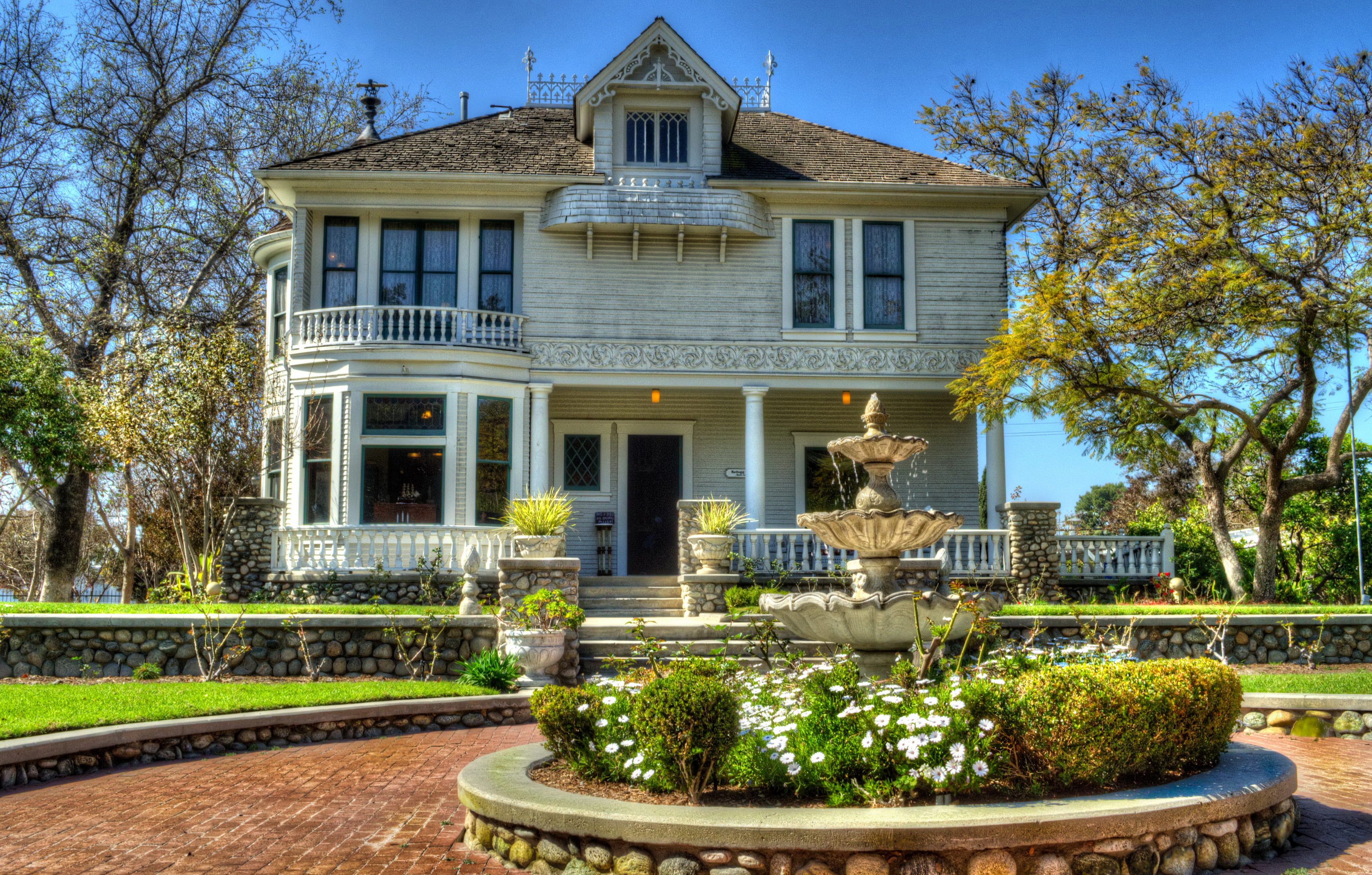 trees, CA, flowers, Santa Ana, 2K, fountain, gray, USA, mansion, wooden, brown, the bushes, house, HD Wallpaper