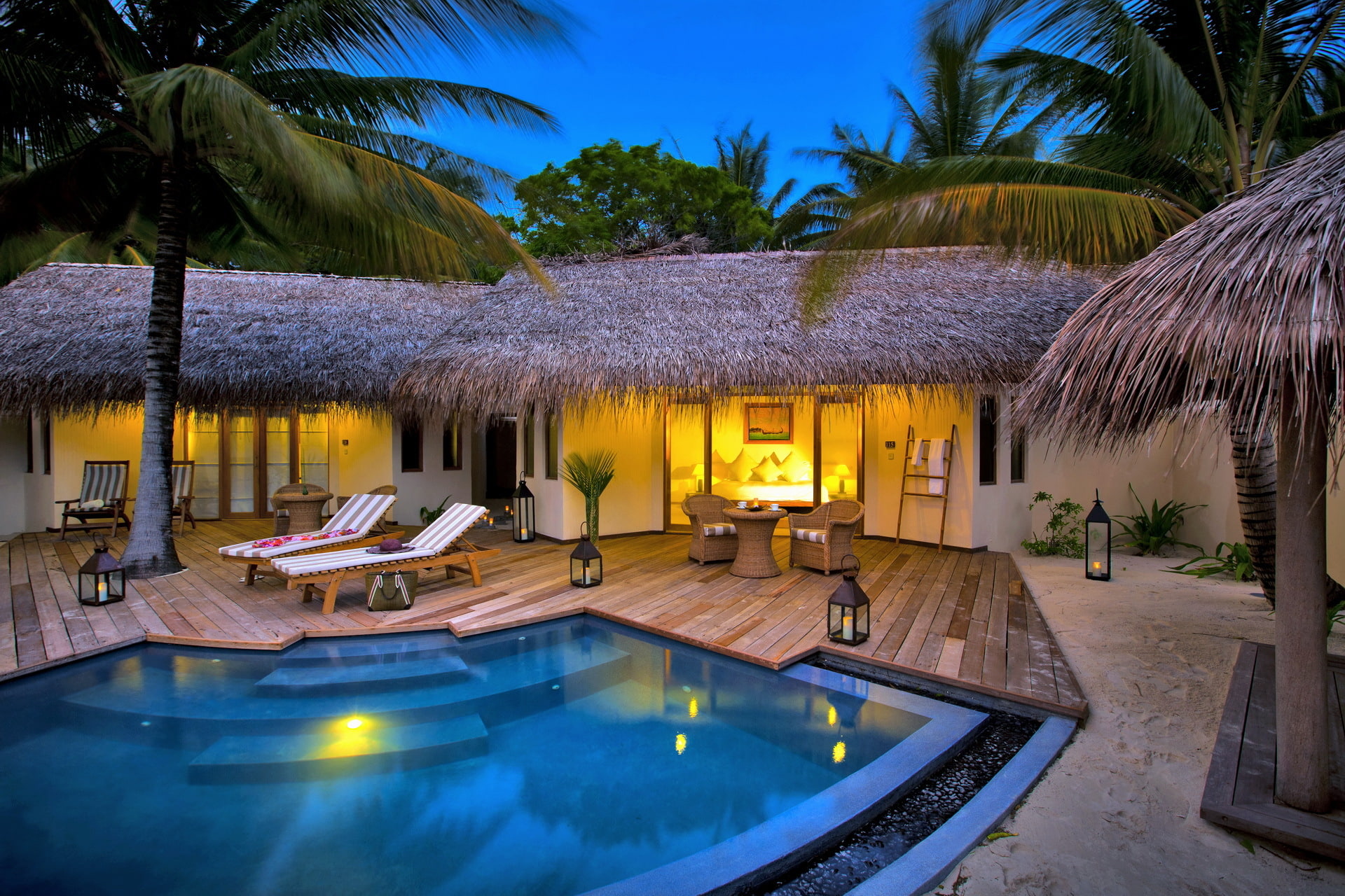 built structure, tourist resort, sky, chairs, outdoors, house, furniture, 1080P, water, bed, sunbeds, brown, architecture, wealth, palm trees, wooden, HD Wallpaper
