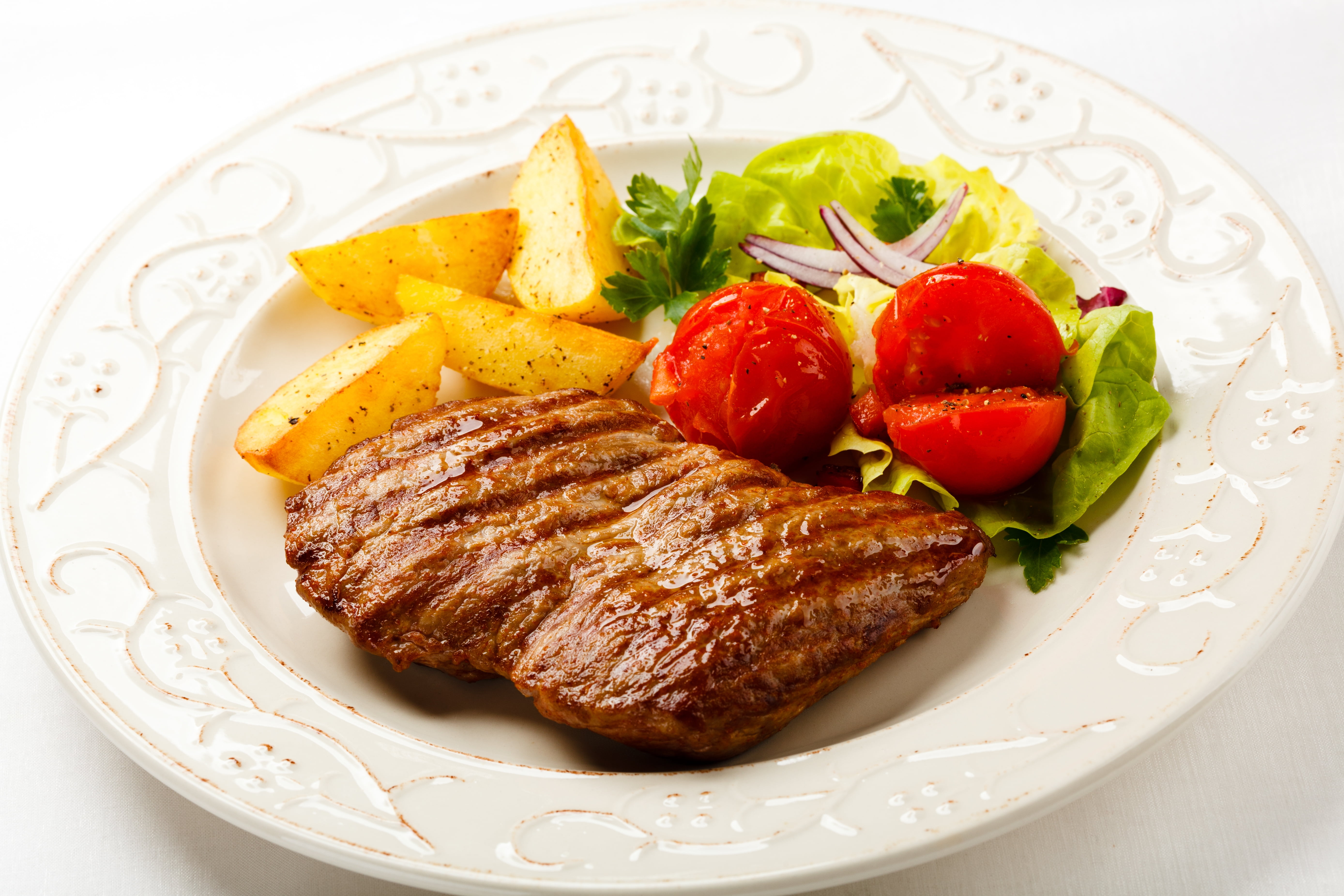 vegetable, potatoes, serving size, no People, 5K, meat, indoors, close-up, plate, roasted, temptation, wellbeing, fried, grilled, garnish, meal, vegetables, HD Wallpaper