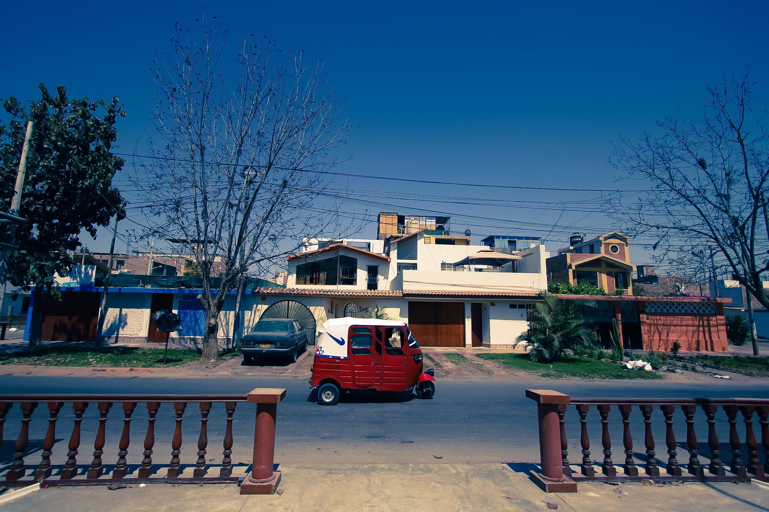 1080P, building, plant, street, architecture, outdoors, building exterior, tree, Motor Tricycle, no people, downtown, car, Electric Car, tuk tuk, blue, HD Wallpaper