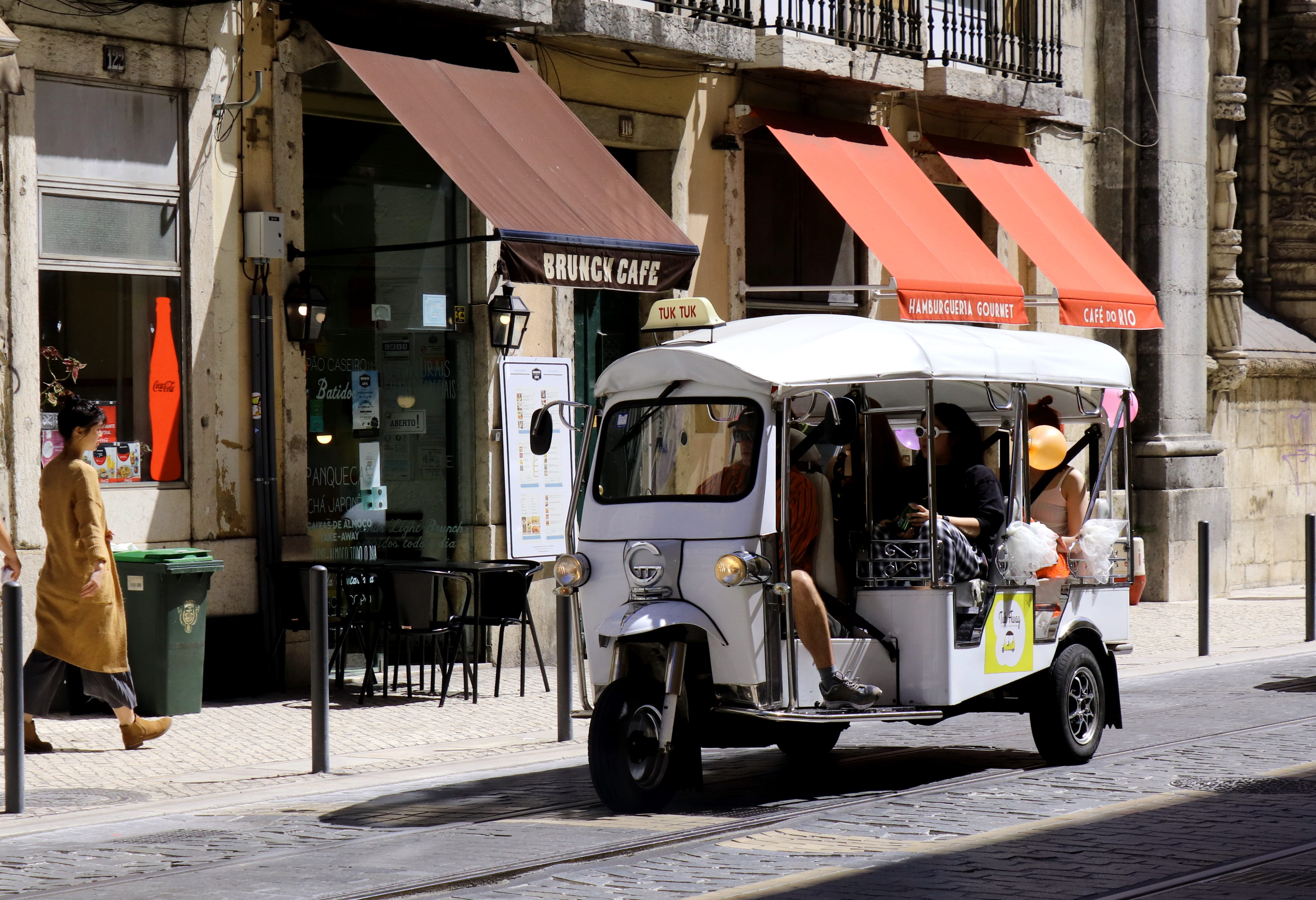 tuk tuk, day, vehicle, architecture, city, land vehicle, people, built structure, taxi, portugal, vacations, occupation, auto, building exterior, incidental people, HD Wallpaper