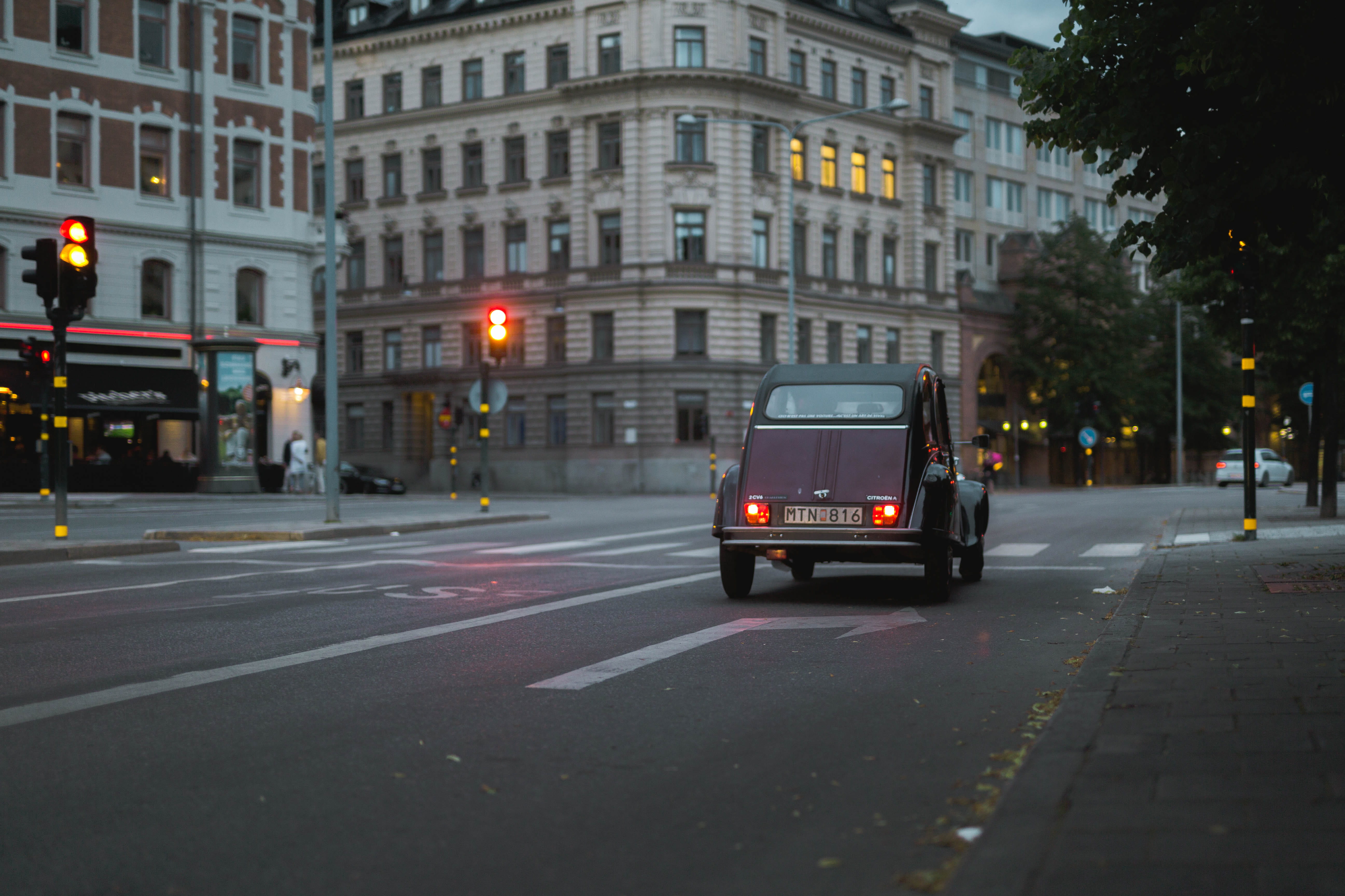 sign, avenue, asphalt, road, incidental people, oldtimer, old, mode of transportation, city life, classic, maroon, symbol, architecture, 2cv, illuminated, HD Wallpaper