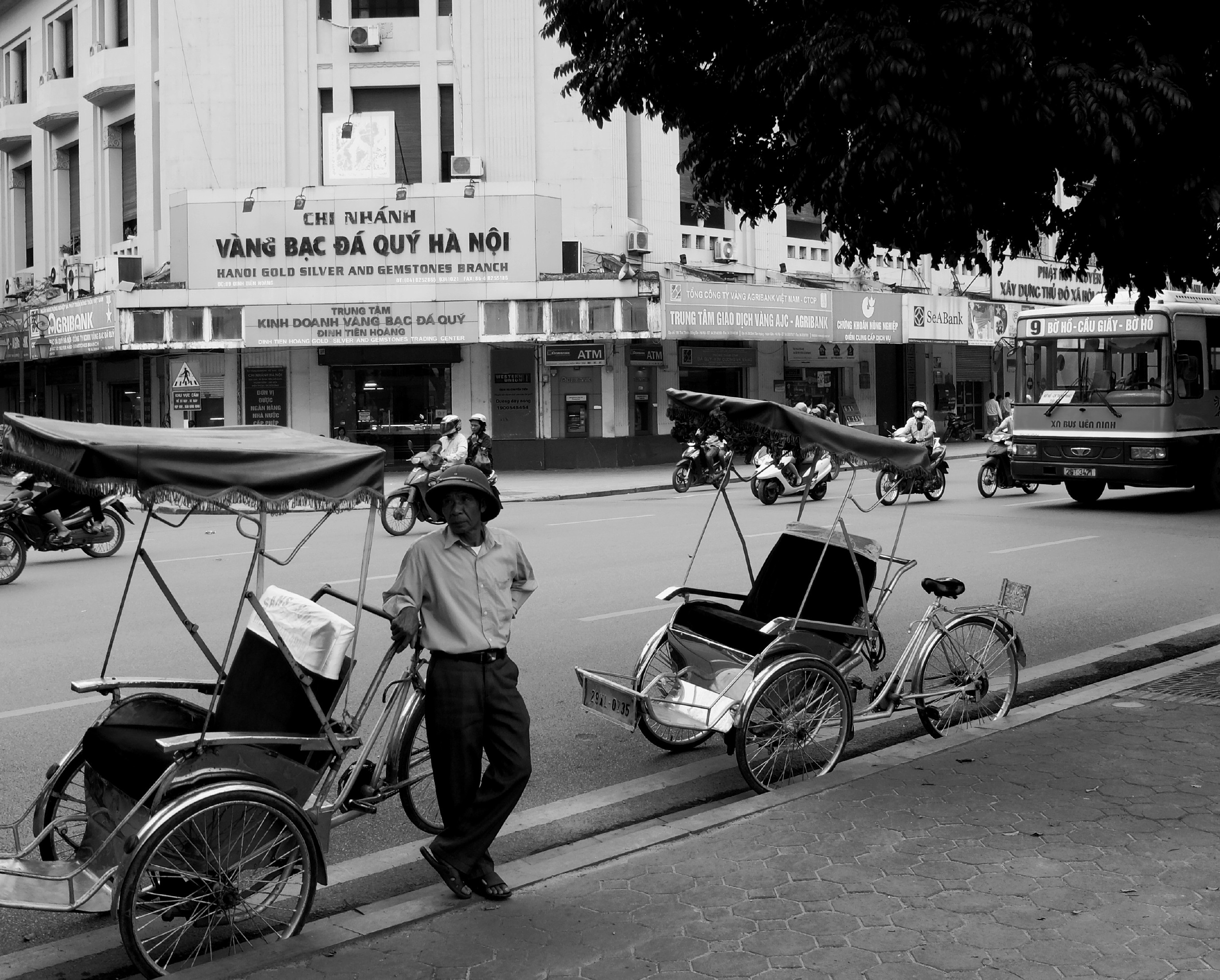 transportation, travel, street, lifestyles, trike, car, standing, full length, one person, men, 2K, building exterior, vietnam, day, hanoi, motor vehicle, HD Wallpaper
