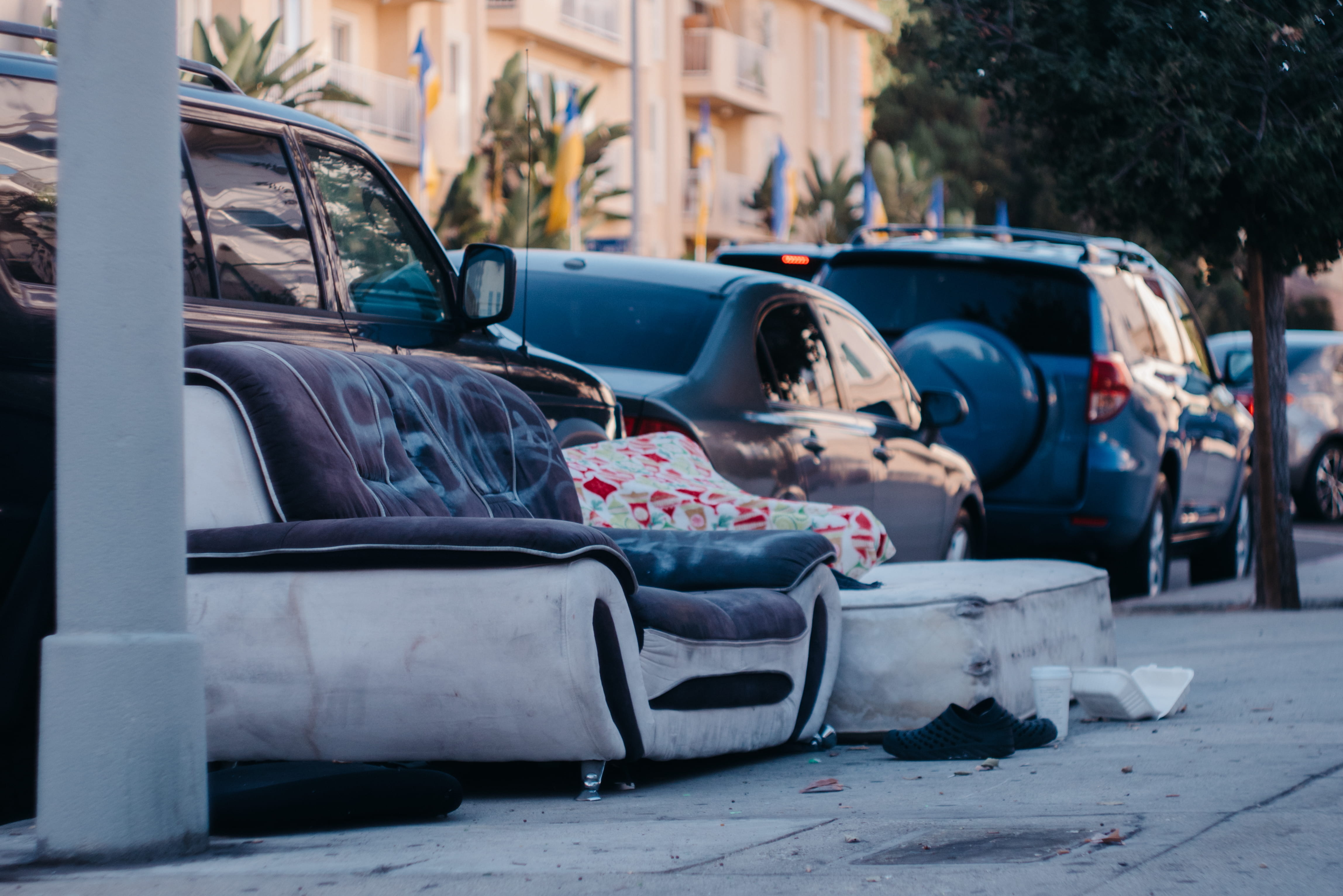 built structure, land vehicle, city, architecture, united states, stationary, no people, damaged, street, obsolete, abandoned, mode of transportation, retro styled, HD Wallpaper