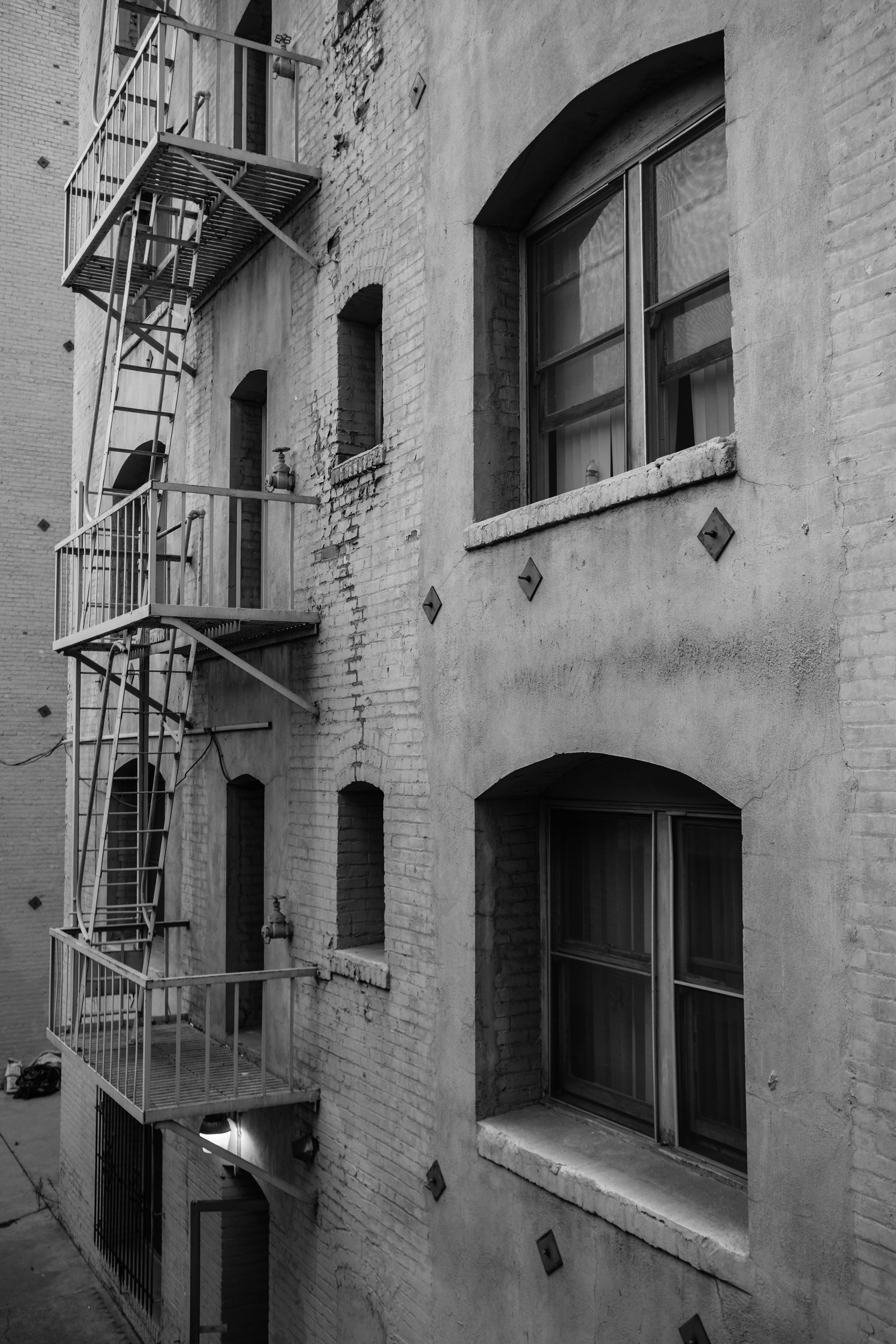 no people, nature, built structure, staircase, outdoors, los angeles, door, window, city, apartment, building exterior, entrance, koreatown, urban, house, Phone HD Wallpaper