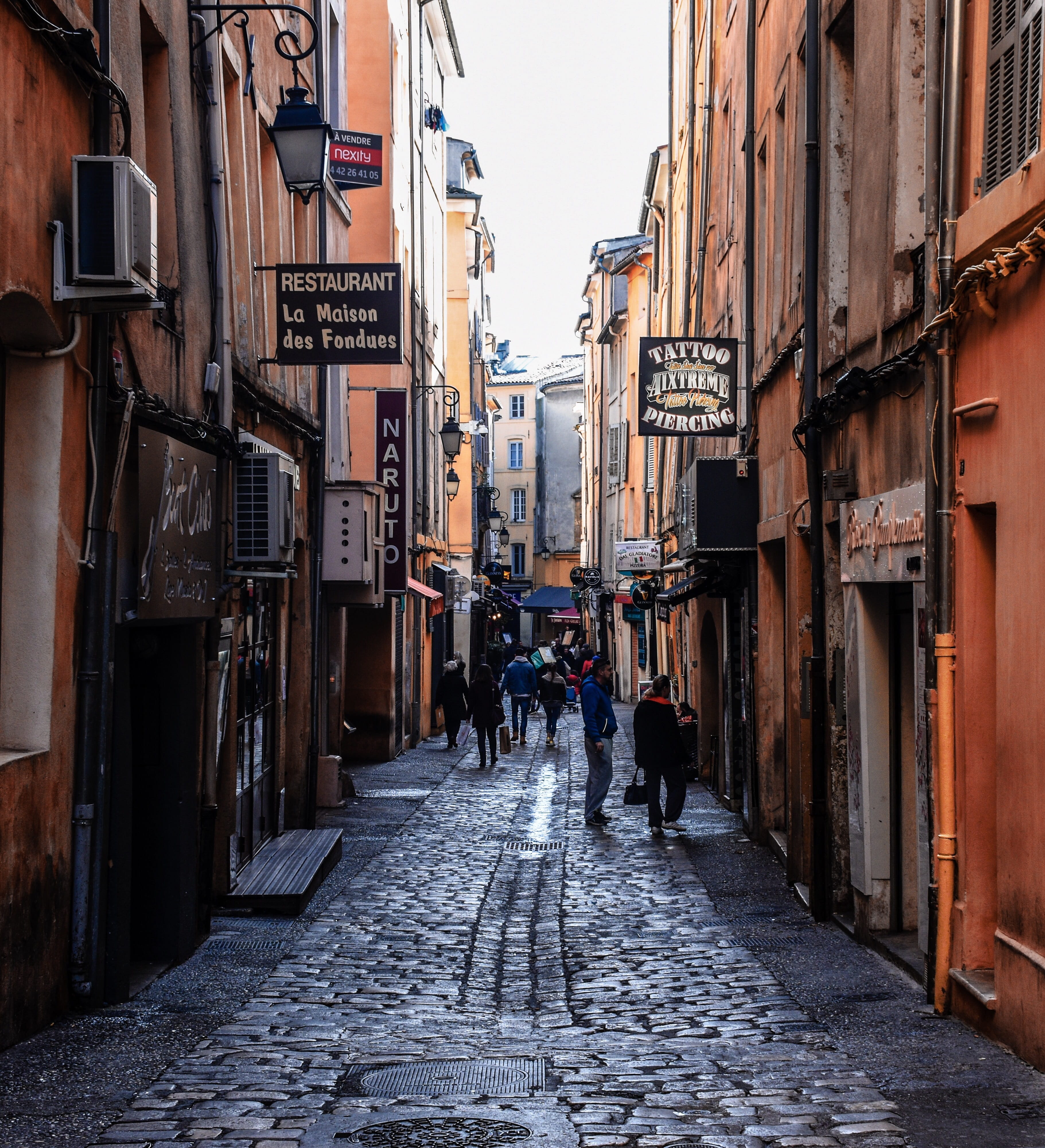 alley, people, town, footpath, ancient, aix-en-provence, outdoors, lifestyles, building exterior, 4K, france, real people, group of people, thoroughfare, Phone HD Wallpaper