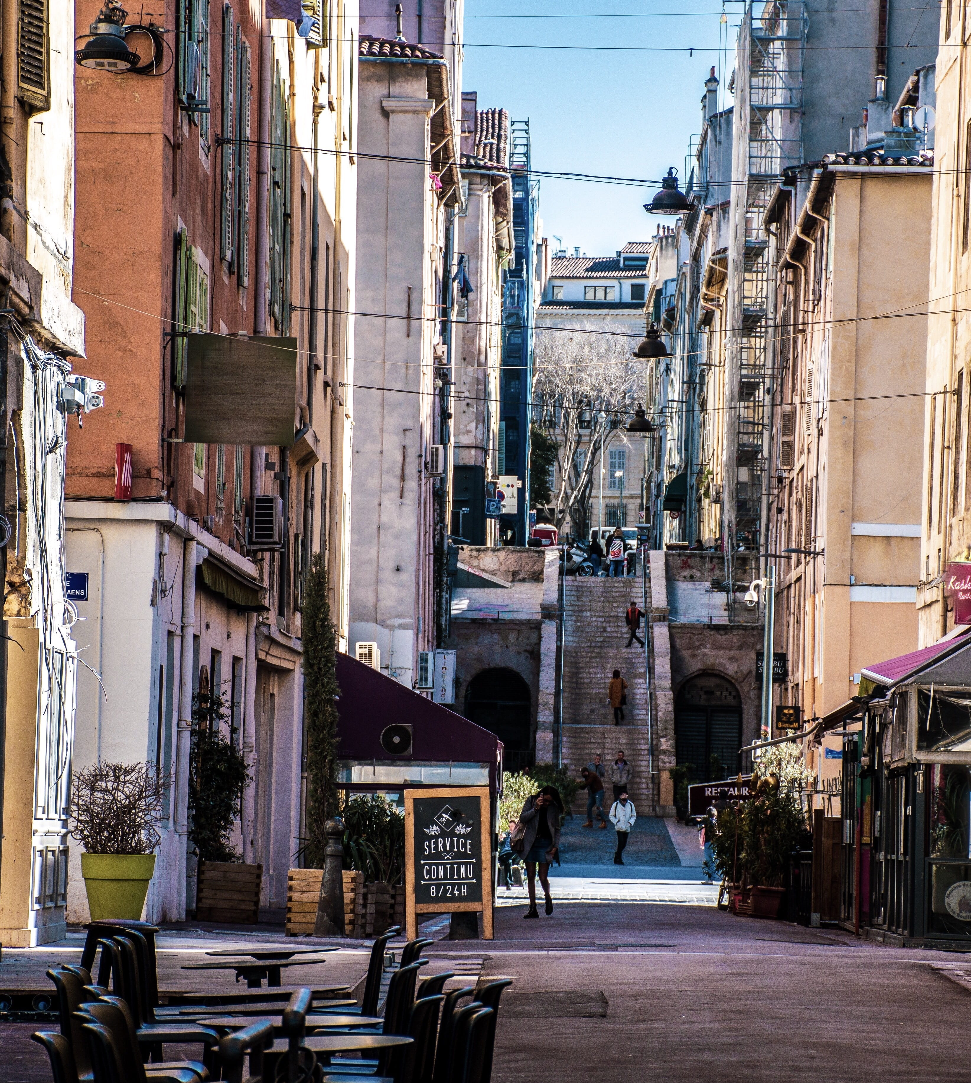 group of people, direction, 2K, residential district, life, women, provence, tourism, building exterior, french, stairway, men, riviera, europe, buildings, Phone HD Wallpaper