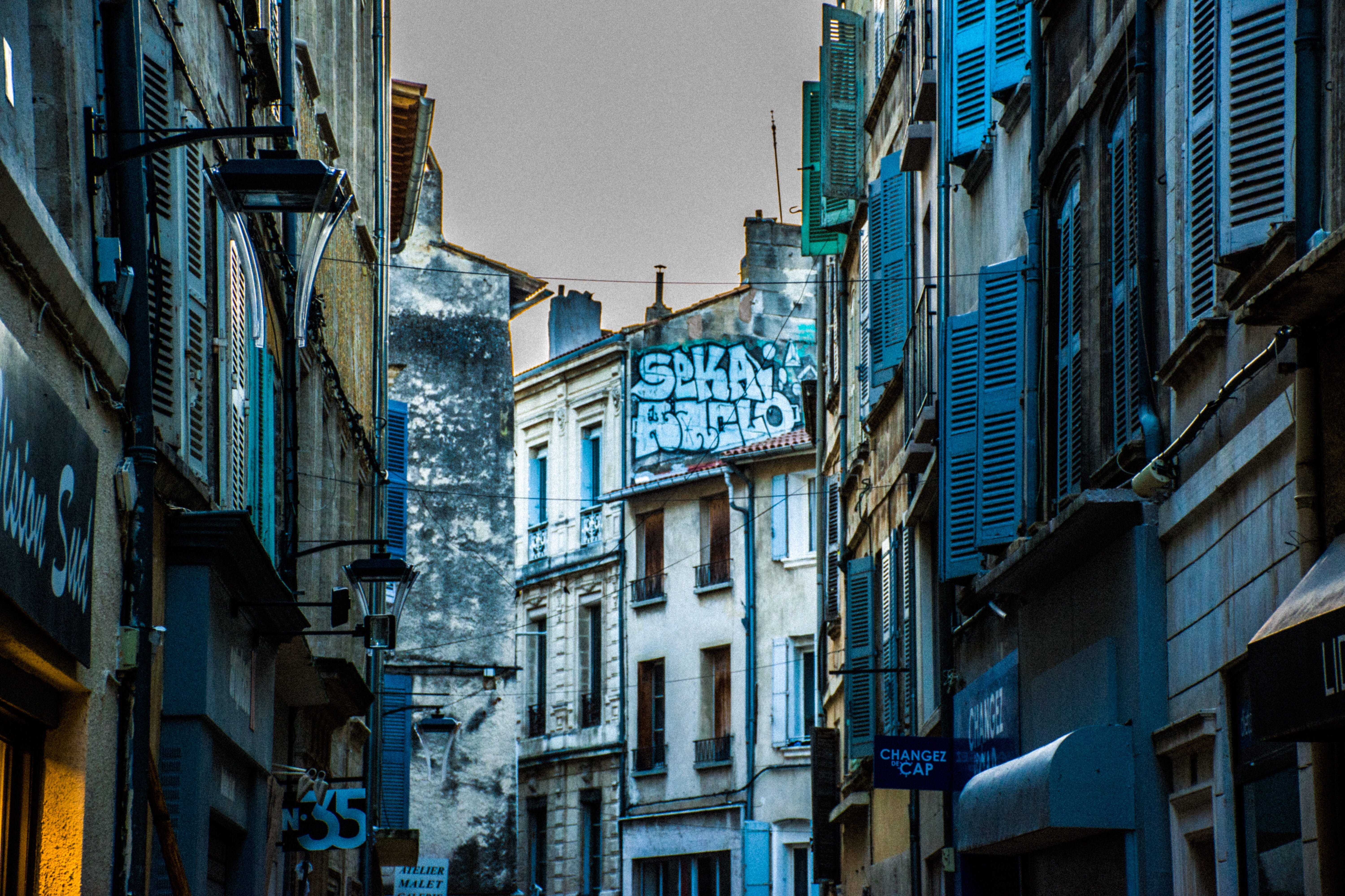 town, places, street scene, nature, street, no people, outdoors, sign, building exterior, weathered, low angle view, window, architecture, grafitti, communication, HD Wallpaper
