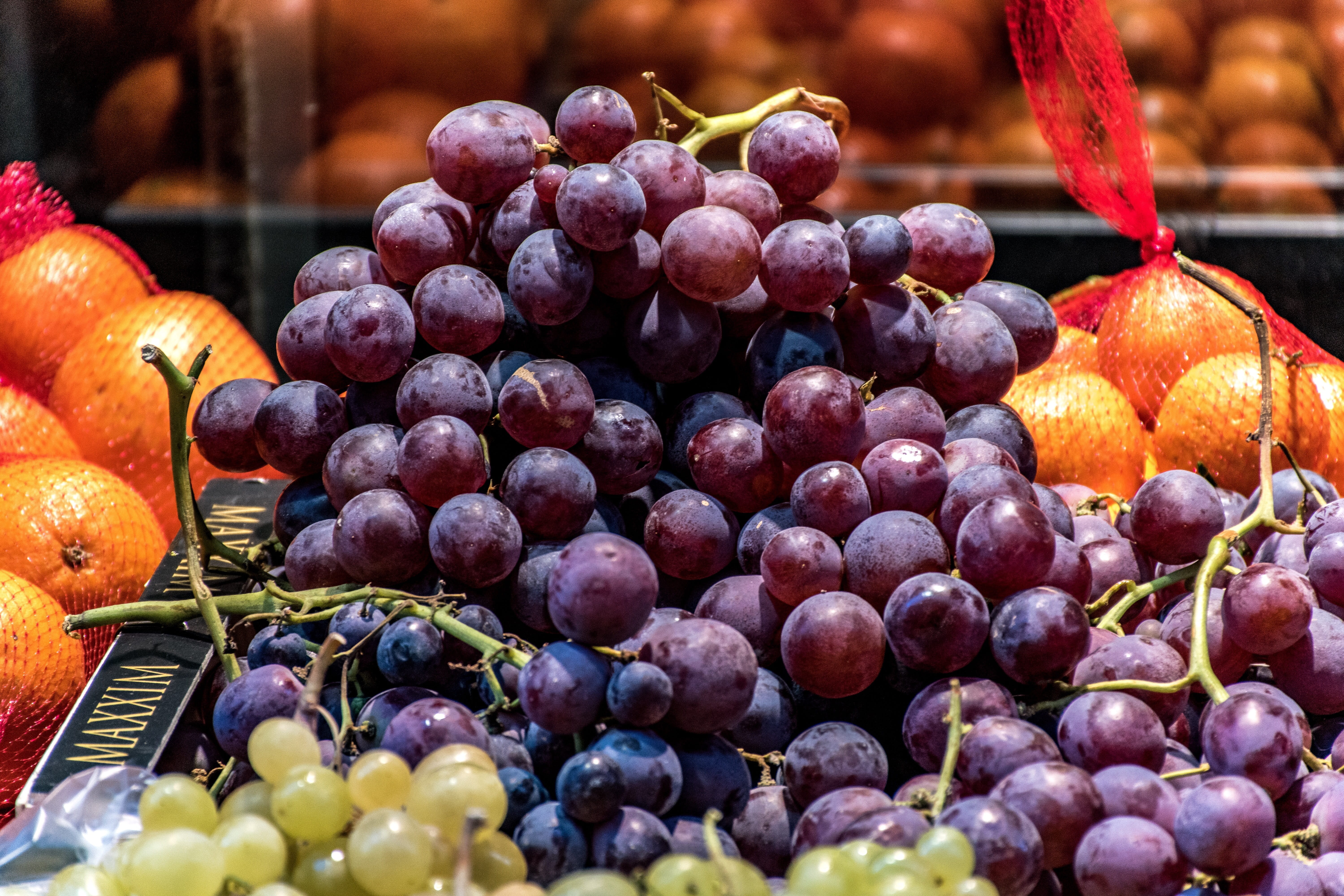 5K, food, wellbeing, succulent, retail, south of france, outdoor market, healthy eating, for sale, market, no people, fruit, red grapes, grape, city, close-up, HD Wallpaper