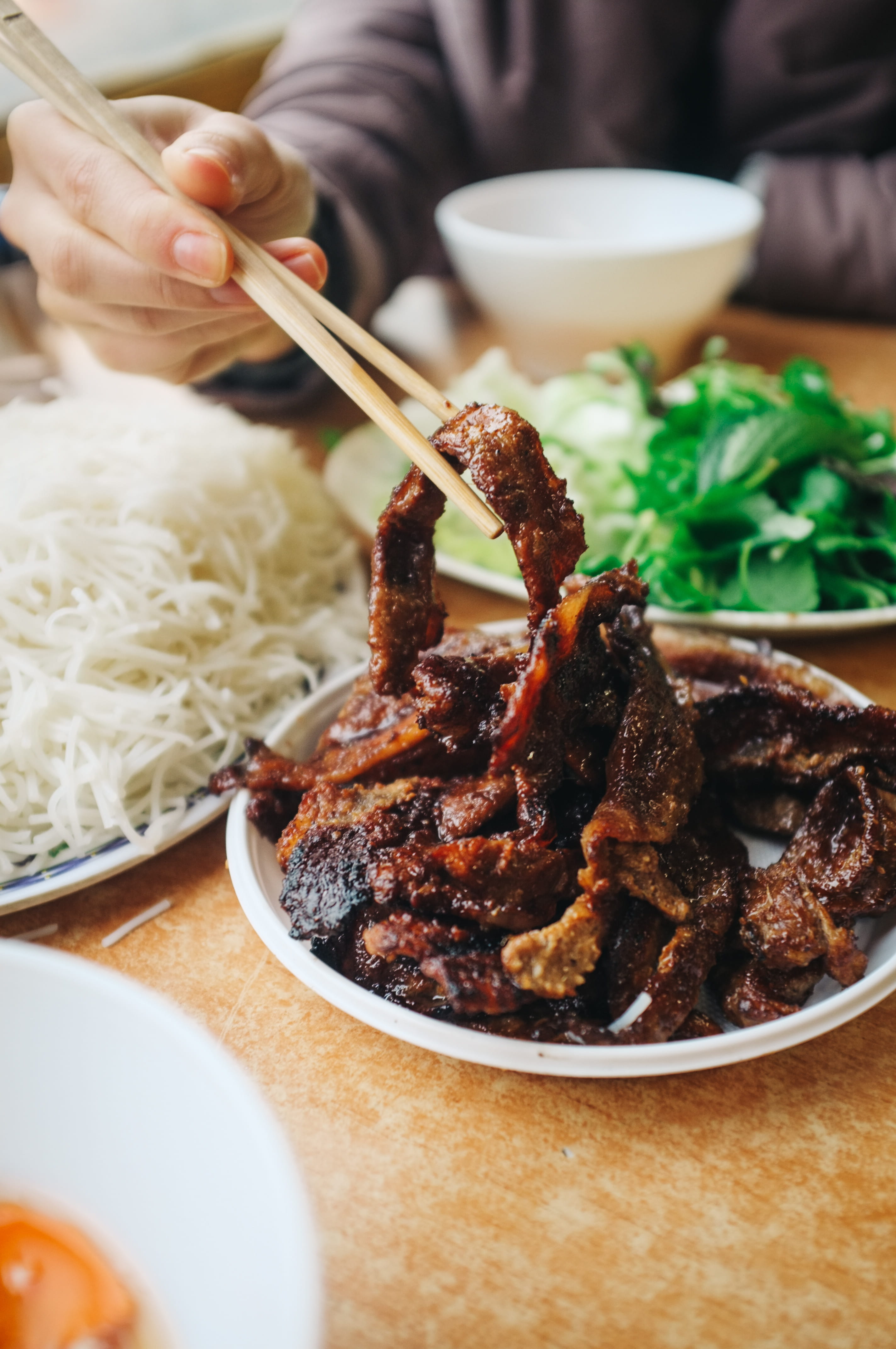 asia, meal, real people, one person, human body part, crockery, table, rice - Food Staple, serving size, cultures, unrecognizable person, bowl, close-up, Phone HD Wallpaper
