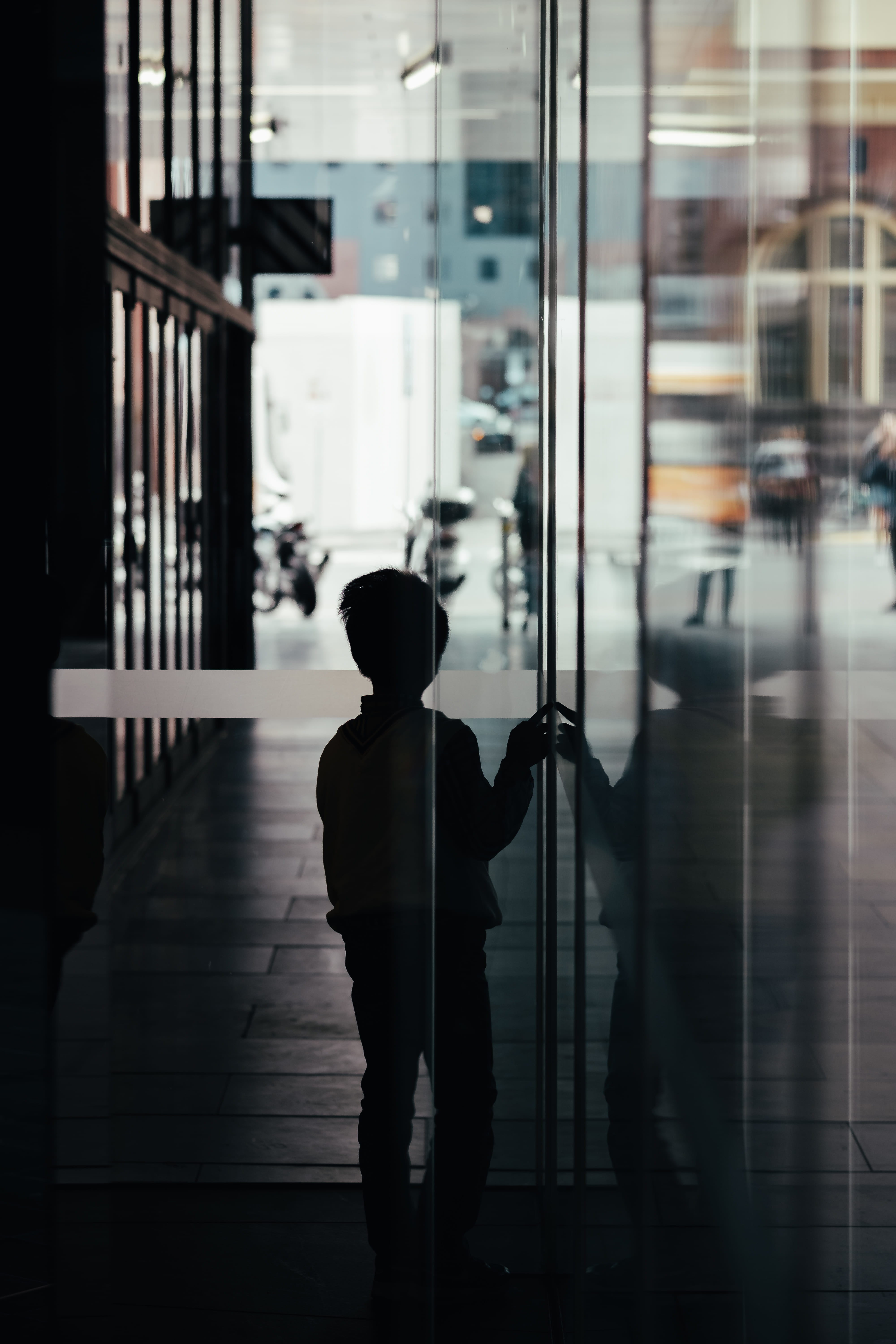 photo, standing, beside, near, built structure, indoors, hiddlen, detail, wonder, full length, dark, real people, alone, architecture, 5K, adult, glass, Phone HD Wallpaper