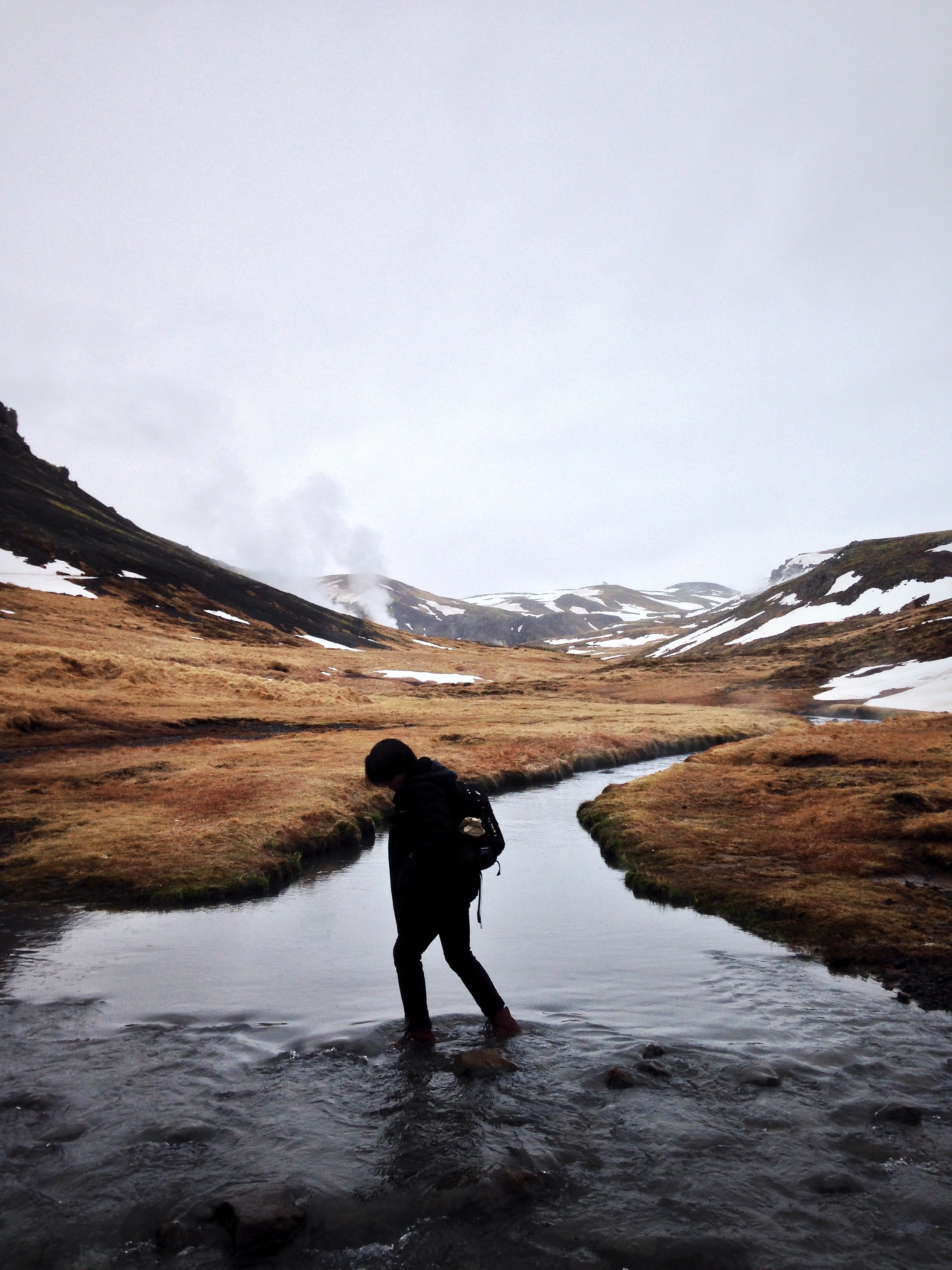 fog, contemplate, man, landscape, real people, fitness, horizon, picture, scenics - nature, side, snowcapped mountain, mountain, style, mountain range, Phone HD Wallpaper