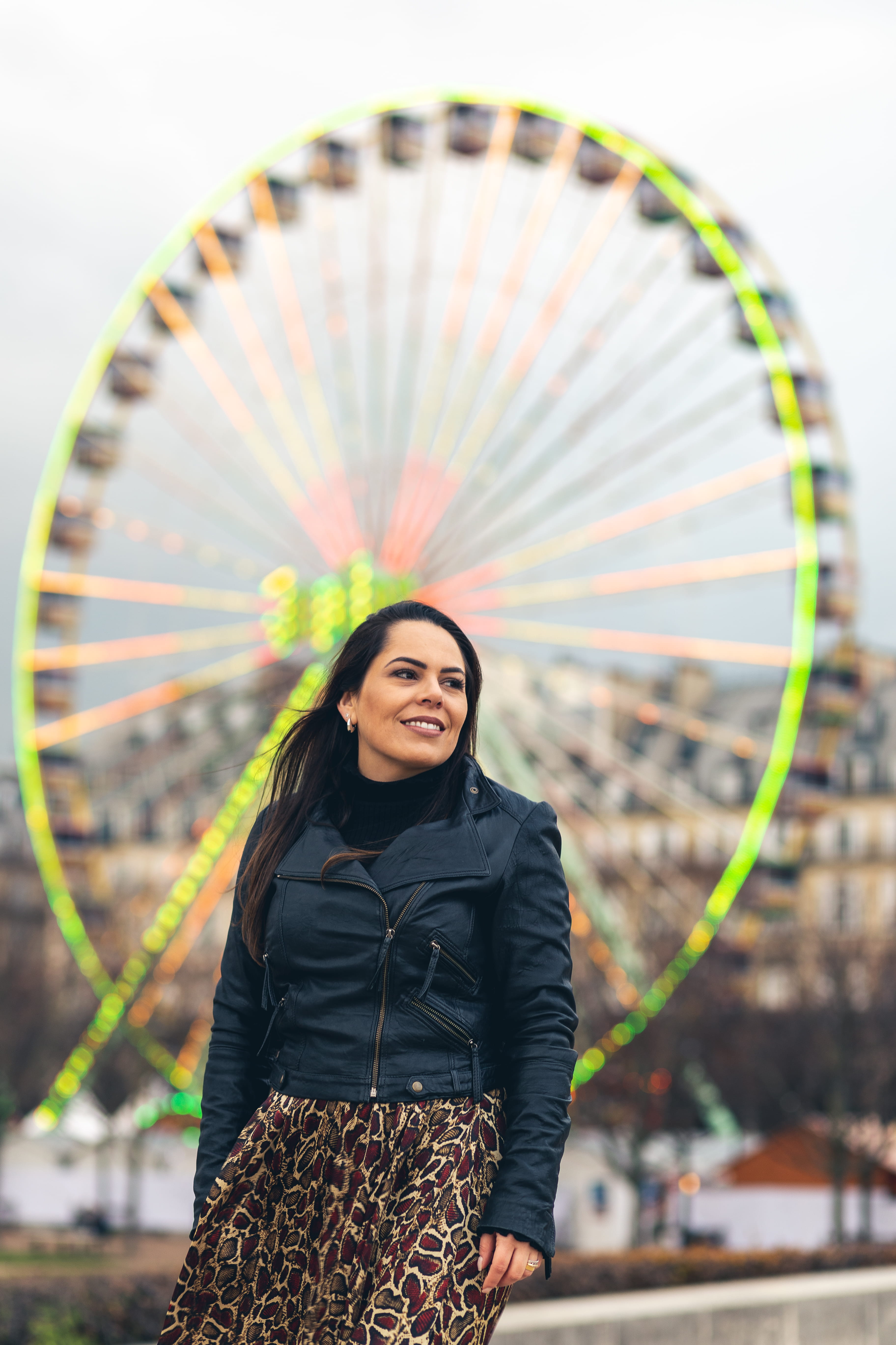 amusement park ride, wheel, portrait, arts culture and entertainment, person, lifestyles, women, smiling, ferris wheel, clothing, young women, amusement park, Phone HD Wallpaper