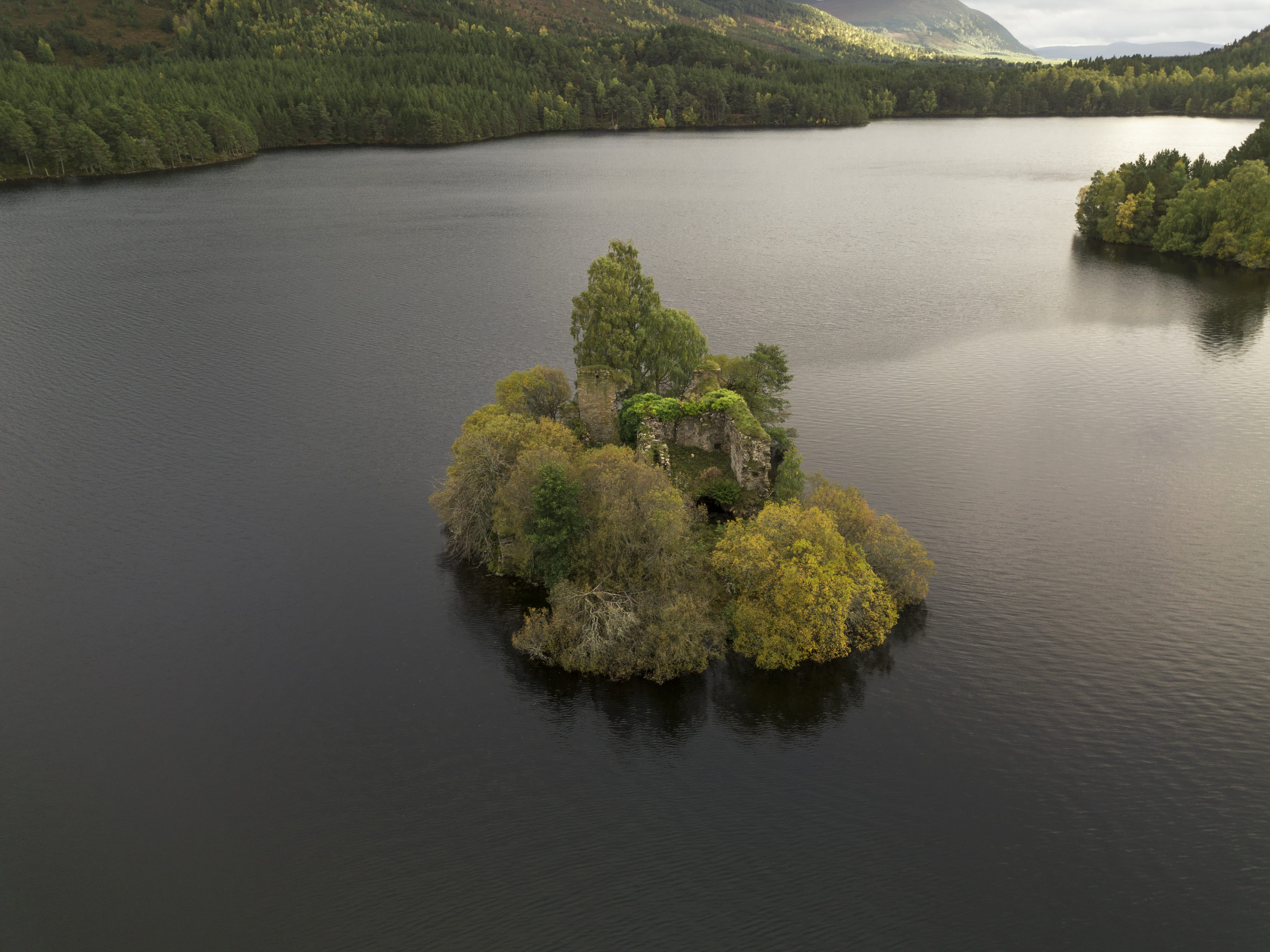idyllic, nature, loch an eilein, scenics - nature, beauty in nature, 4K, lake, water, tranquil scene, non-urban scene, ruins, cairngorms, highlands, outdoors, HD Wallpaper