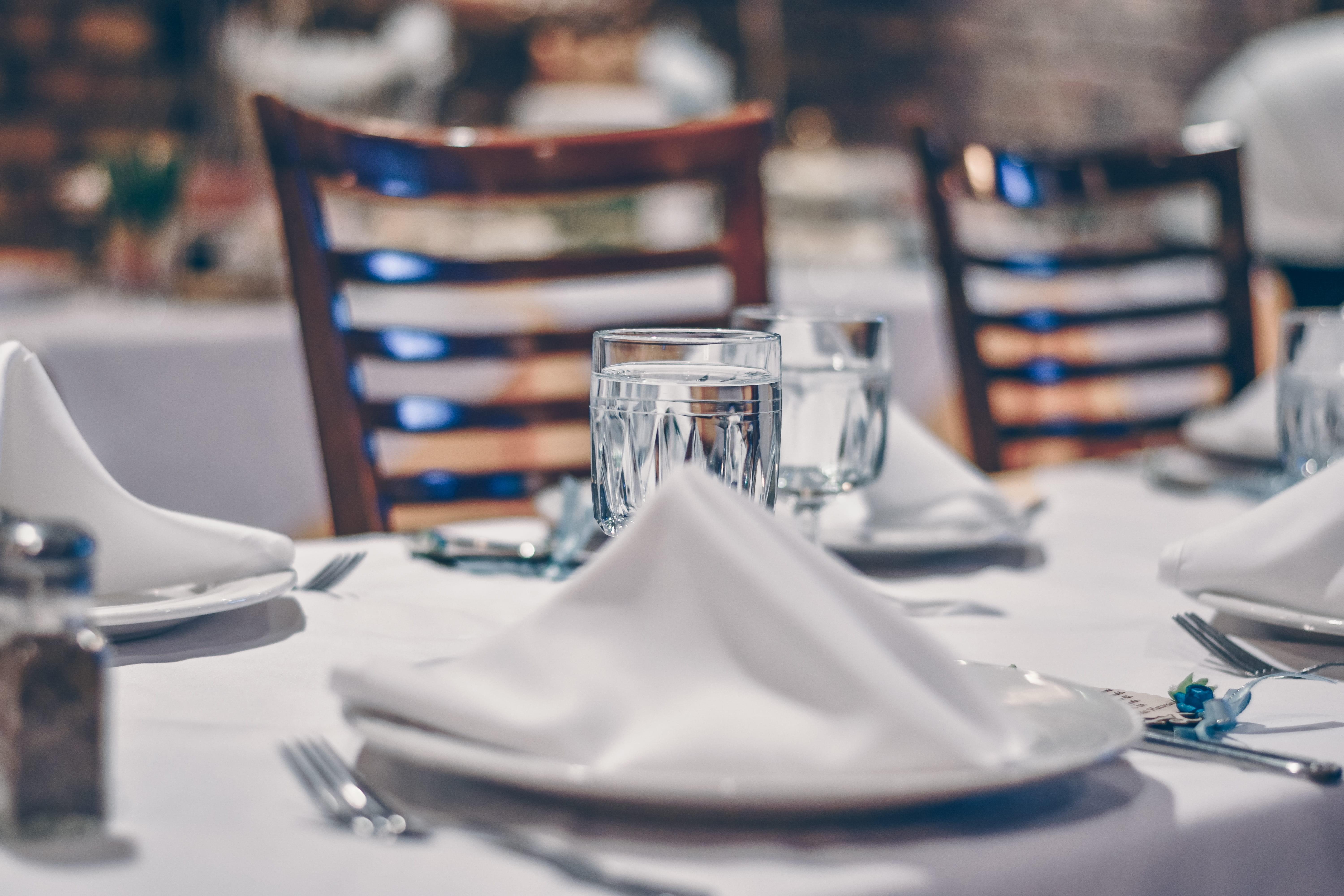 seat, place setting, crockery, photo, drinking, restaurant, eating utensil, plate, dining, depth, fork, tableware, glass items, no people, 5K, furniture, HD Wallpaper