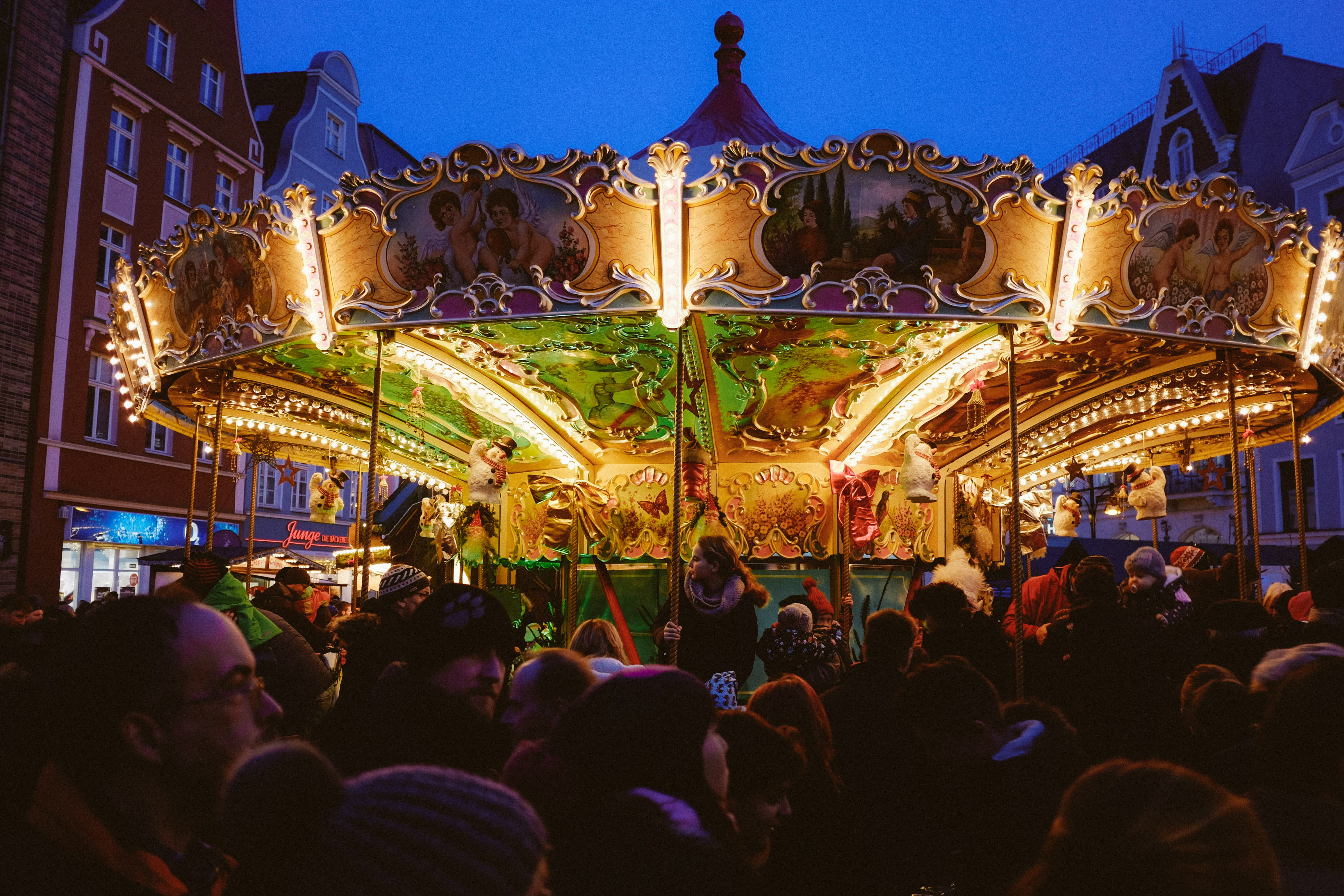 people, illuminated, built structure, arts and Entertainment, building exterior, festival, carousel, round, fun, nightlife, 4K, outdoors, Christmas Market, HD Wallpaper