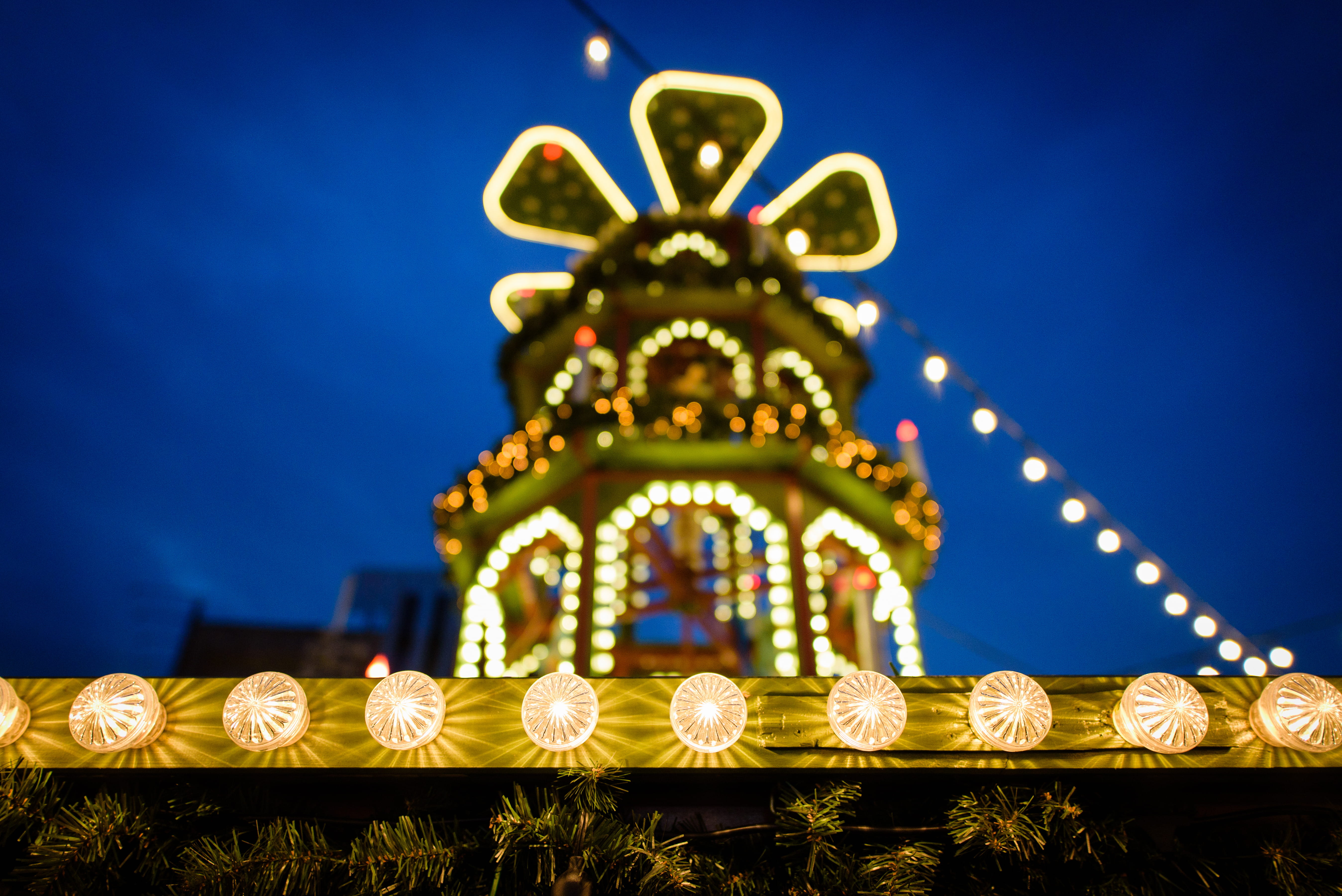 lights, illuminated, 5K, brown, neon, leisure activities, electric lamp, city, religion, low angle view, ornate, nature, christmas, string, building, night, HD Wallpaper
