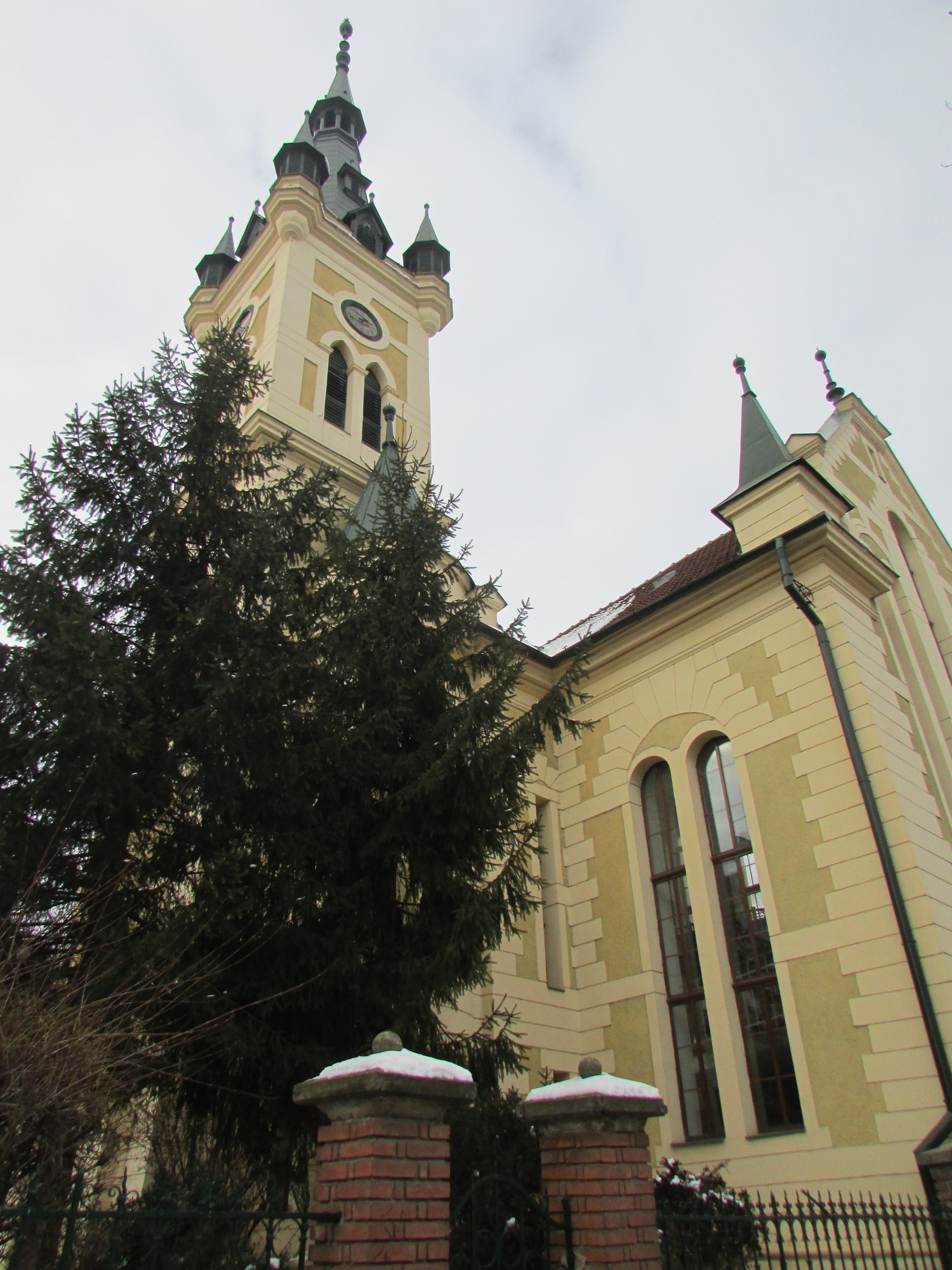 no people, city, building, religion, outdoors, cluj napoca, built structure, church, building exterior, belief, spire, sky, low angle view, tower, transylvania, Phone HD Wallpaper