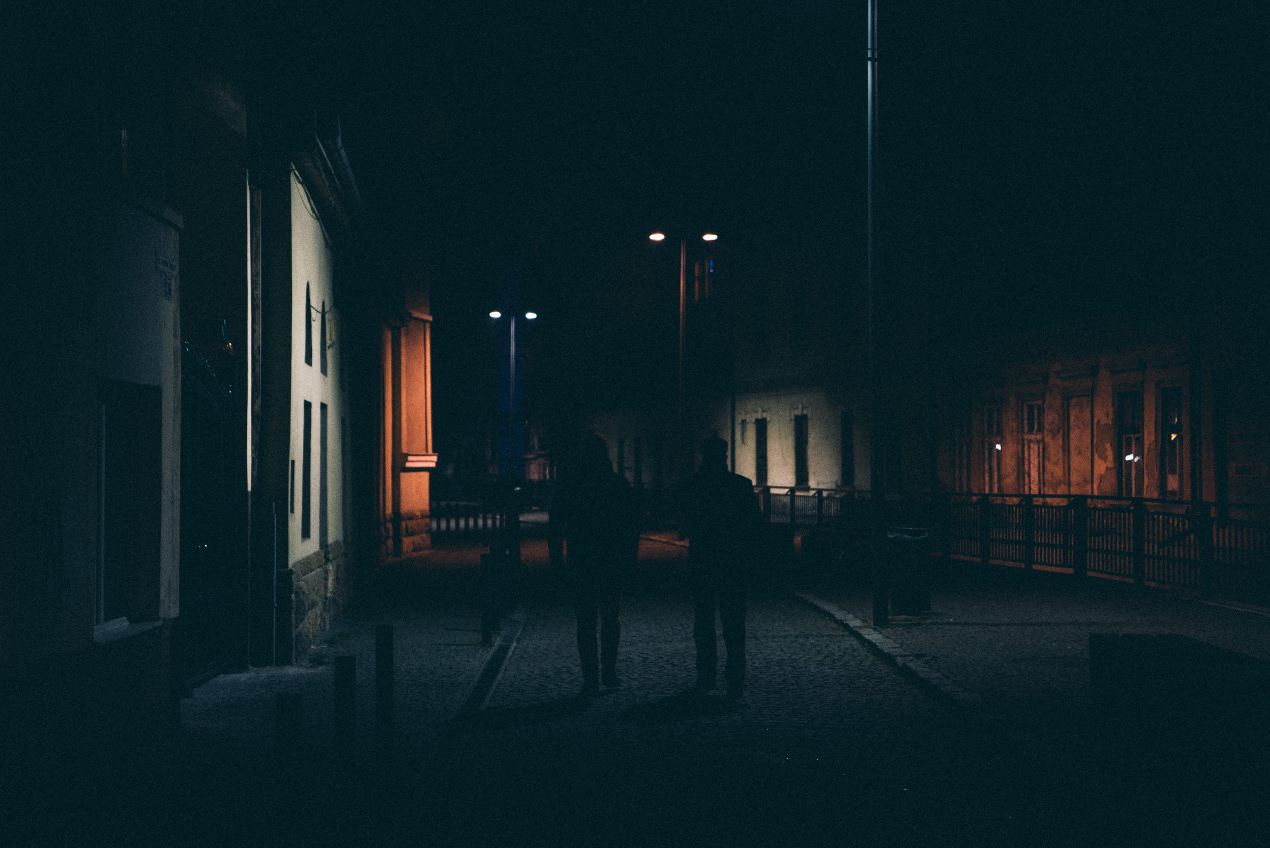 building, architecture, seat, street, city, outdoors, absence, sitting, building exterior, chair, 4K, night, spooky, built structure, cluj-napoca, lighting equipment, HD Wallpaper