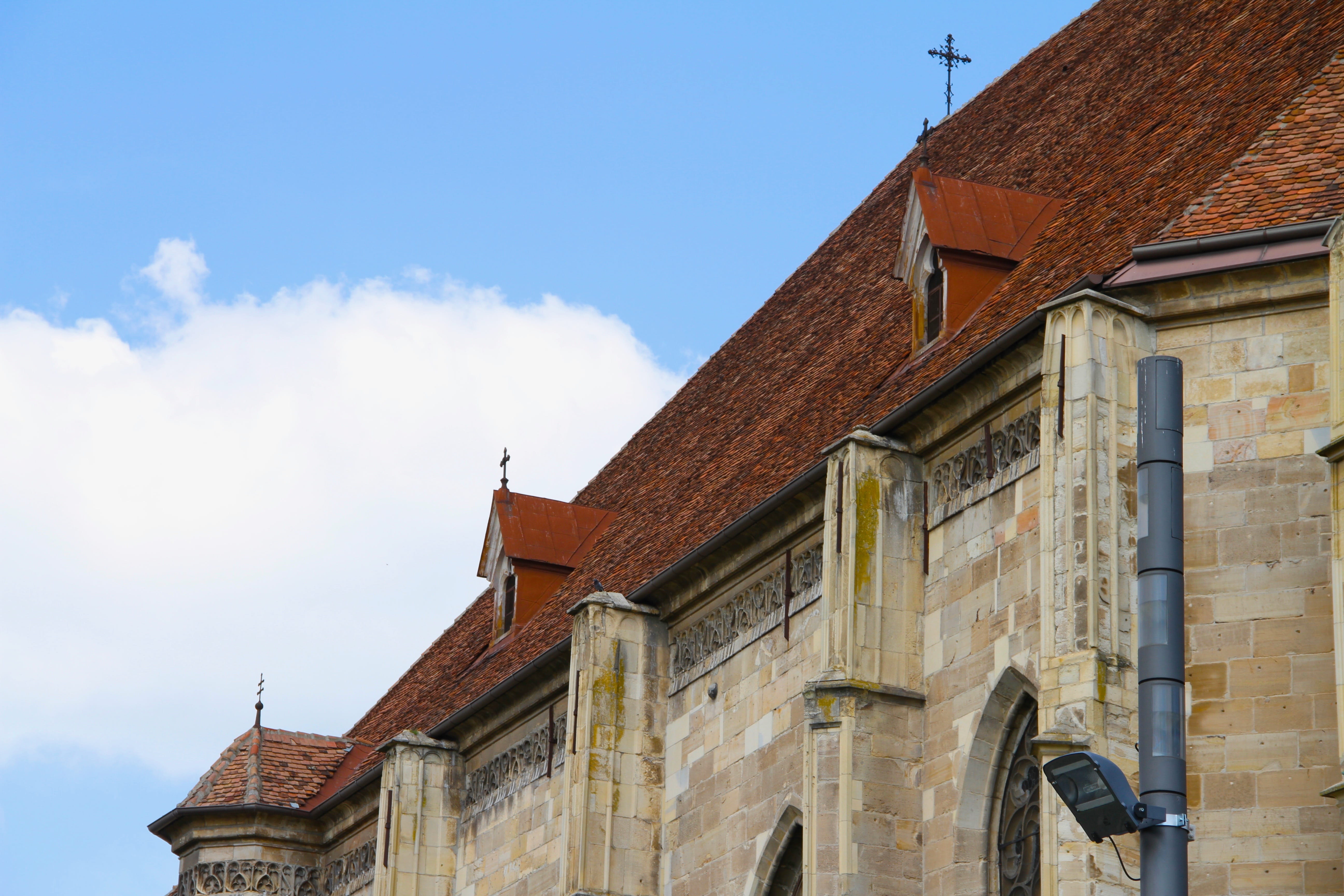 roof, town, spirituality, no people, history, sky, cloud - sky, romania, church, plaza, city gate, architecture, outdoors, nature, low angle view, religion, HD Wallpaper