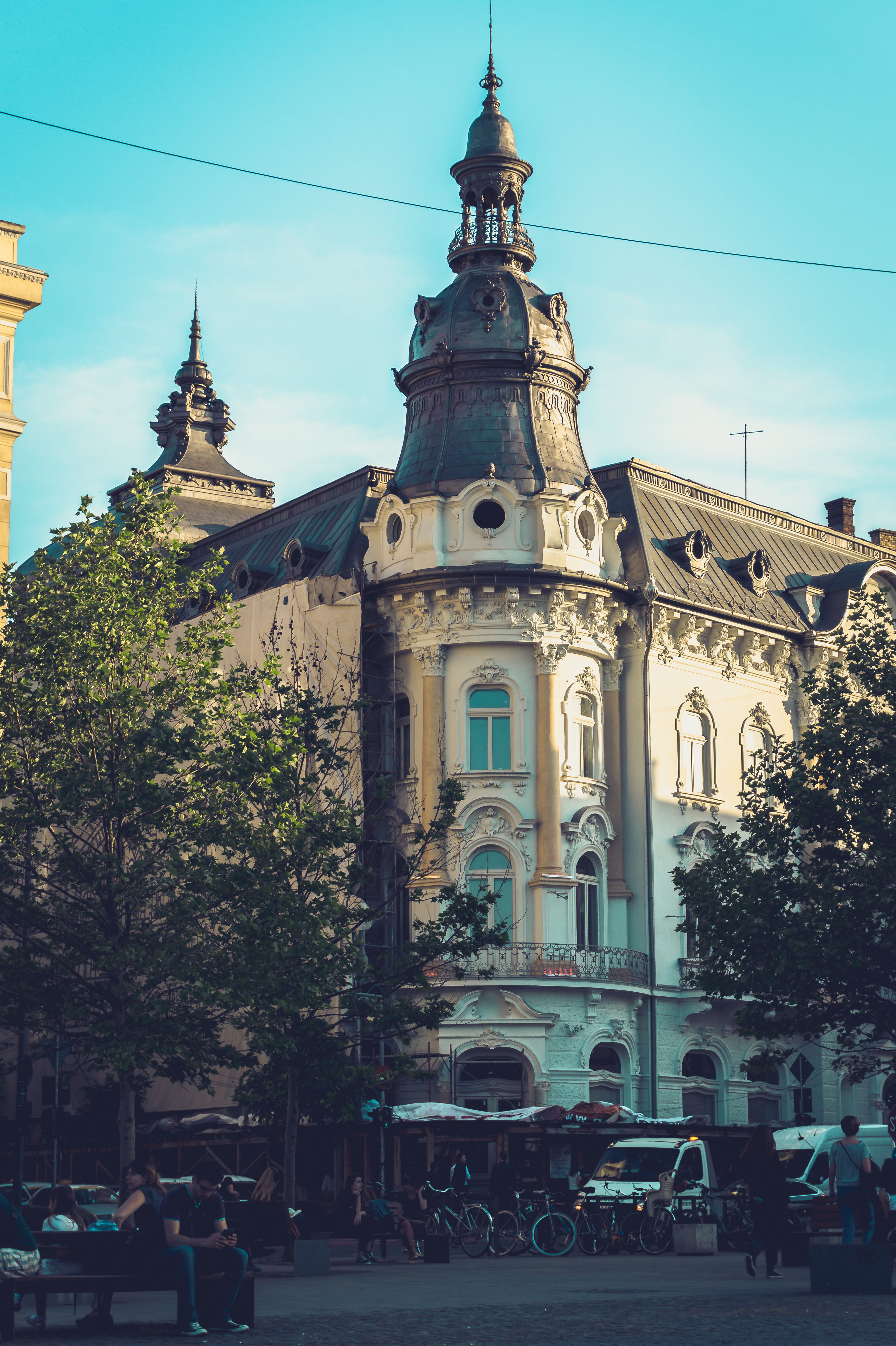 city, old building, 5K, real people, plant, belief, large group of people, architecture, crowd, tree, place of worship, spirituality, romania, building exterior, Phone HD Wallpaper