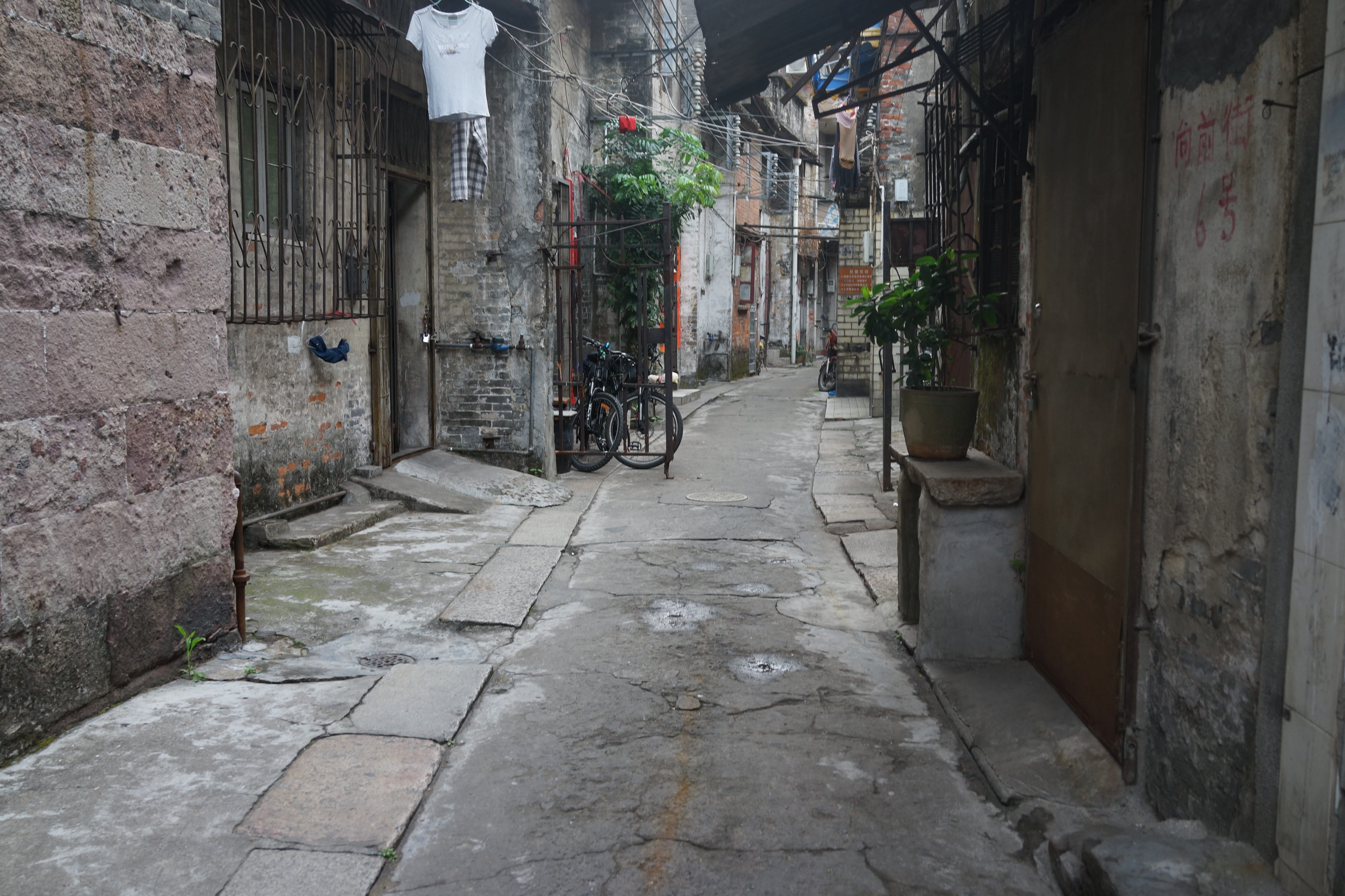 guangzhou, old times, south china, building exterior, memories, 5K, built structure, outdoors, incidental people, city, day, transportation, alley, building, HD Wallpaper