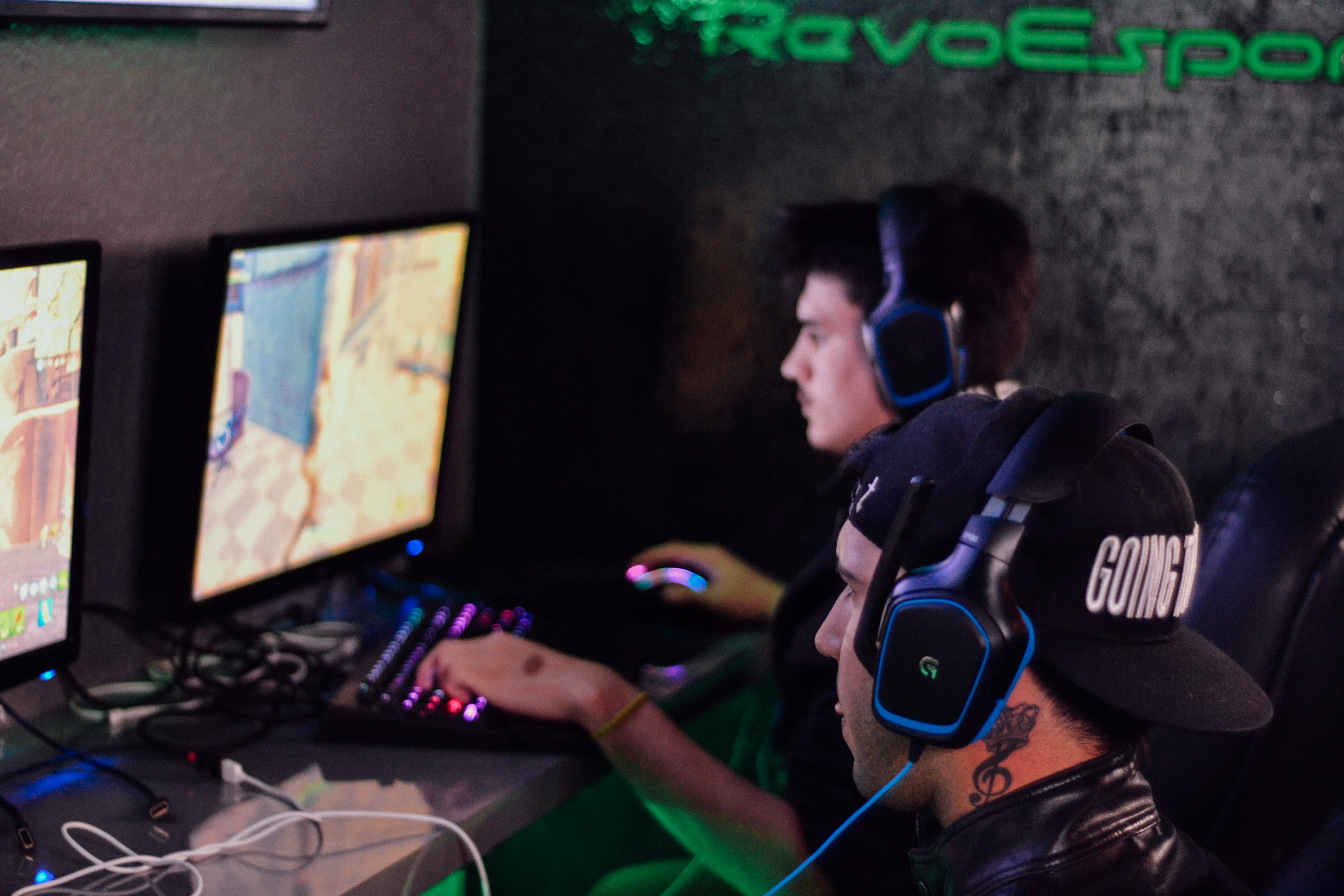 music, esports, real people, pc gaming, gaming, person, sunglasses, spring hill, accessories, 4K, helmet, leisure activity, artist, games, club dj, accessory, HD Wallpaper