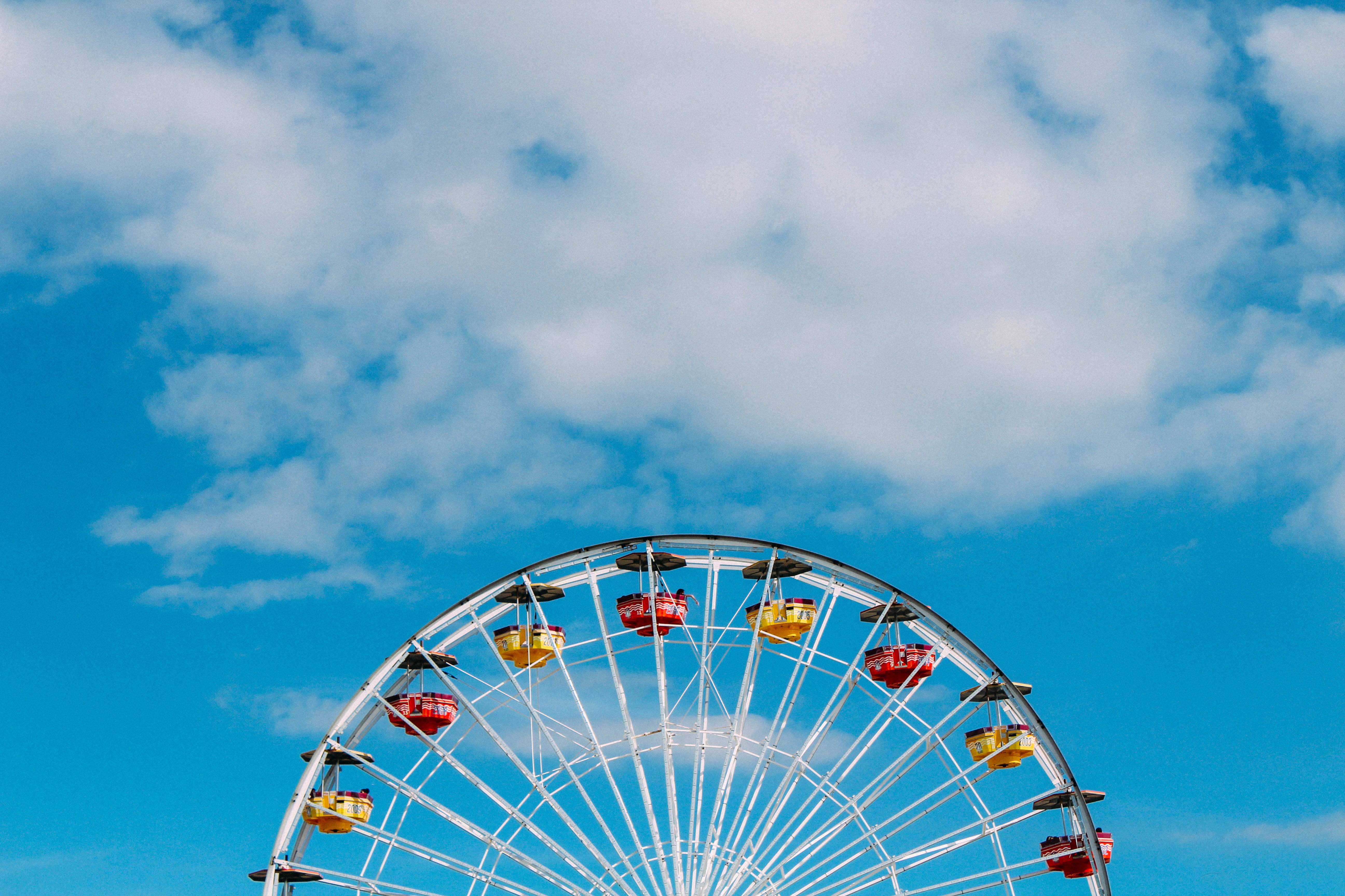 5K, multi colored, white, day, wheel, daytime, traveling carnival, leisure activity, arts culture and entertainment, blue, ferris, low angle view, nature, HD Wallpaper