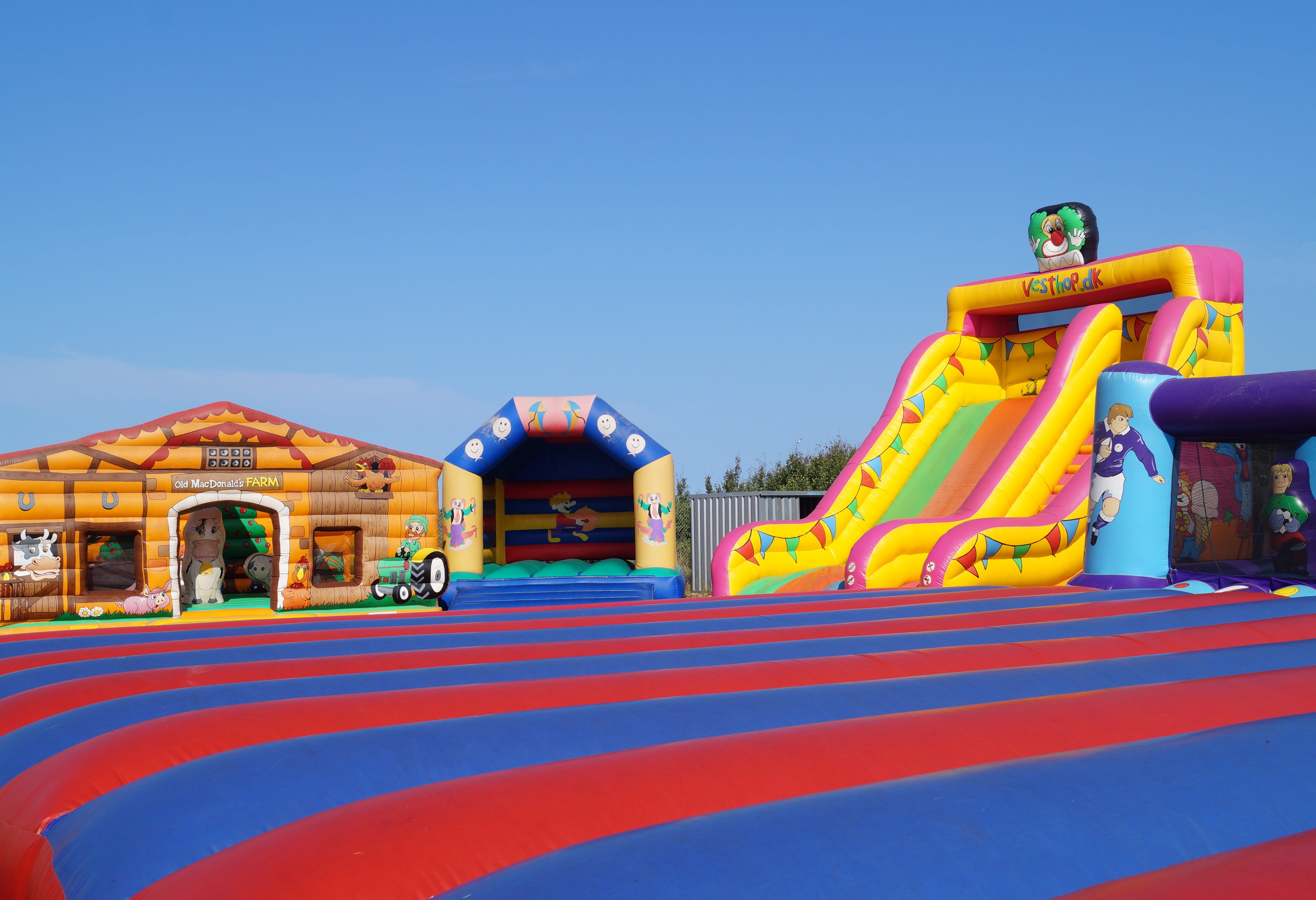 house, game device, copy space, clear sky, colorful, building exterior, sunny, day, blue, building, nature, sky, red, inflatable, bouncy castle, air cushion, HD Wallpaper