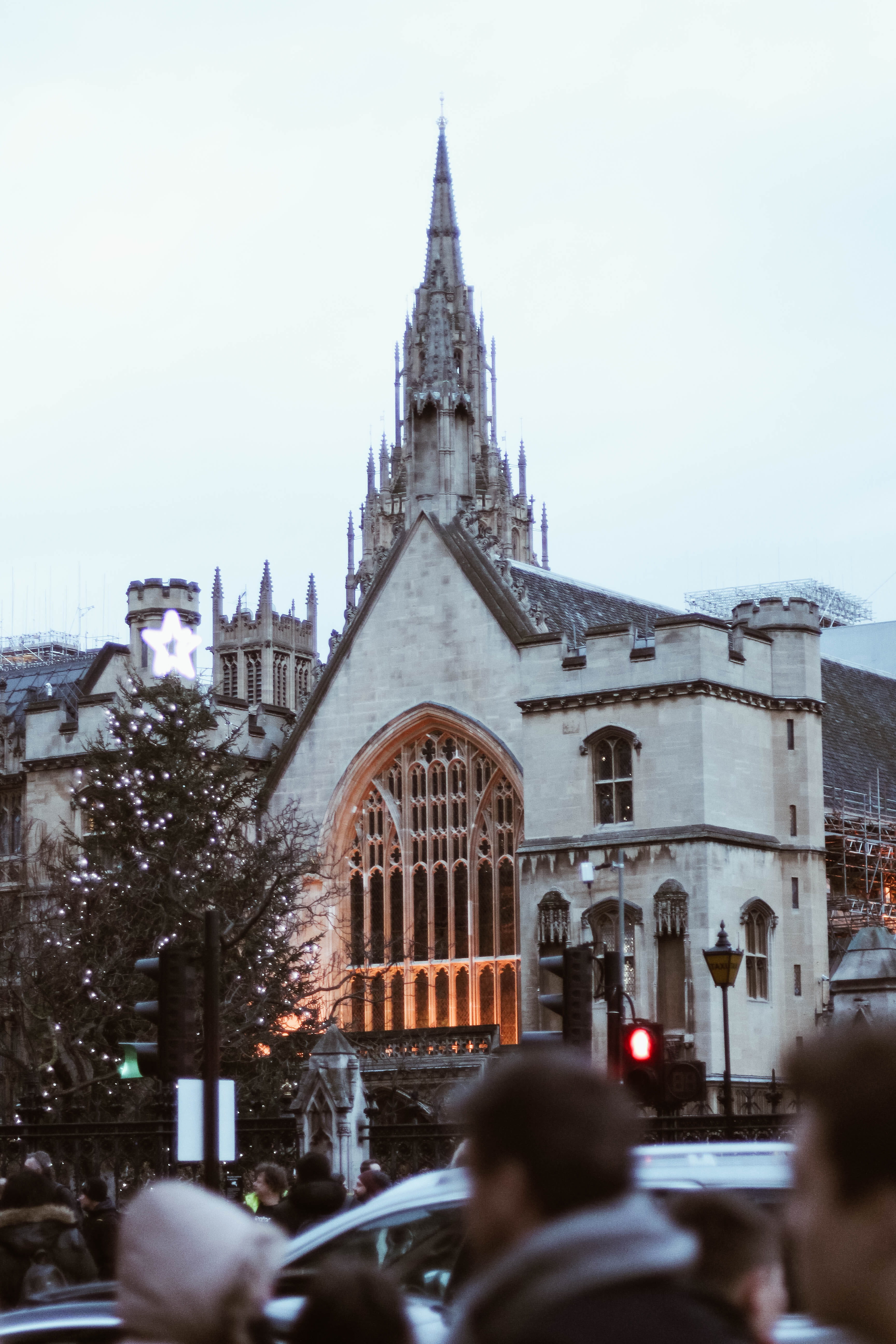 explore, london, tree, architecture, selective focus, star, vintage, sky, england, wander, incidental people, built structure, spirituality, film, urban, Phone HD Wallpaper