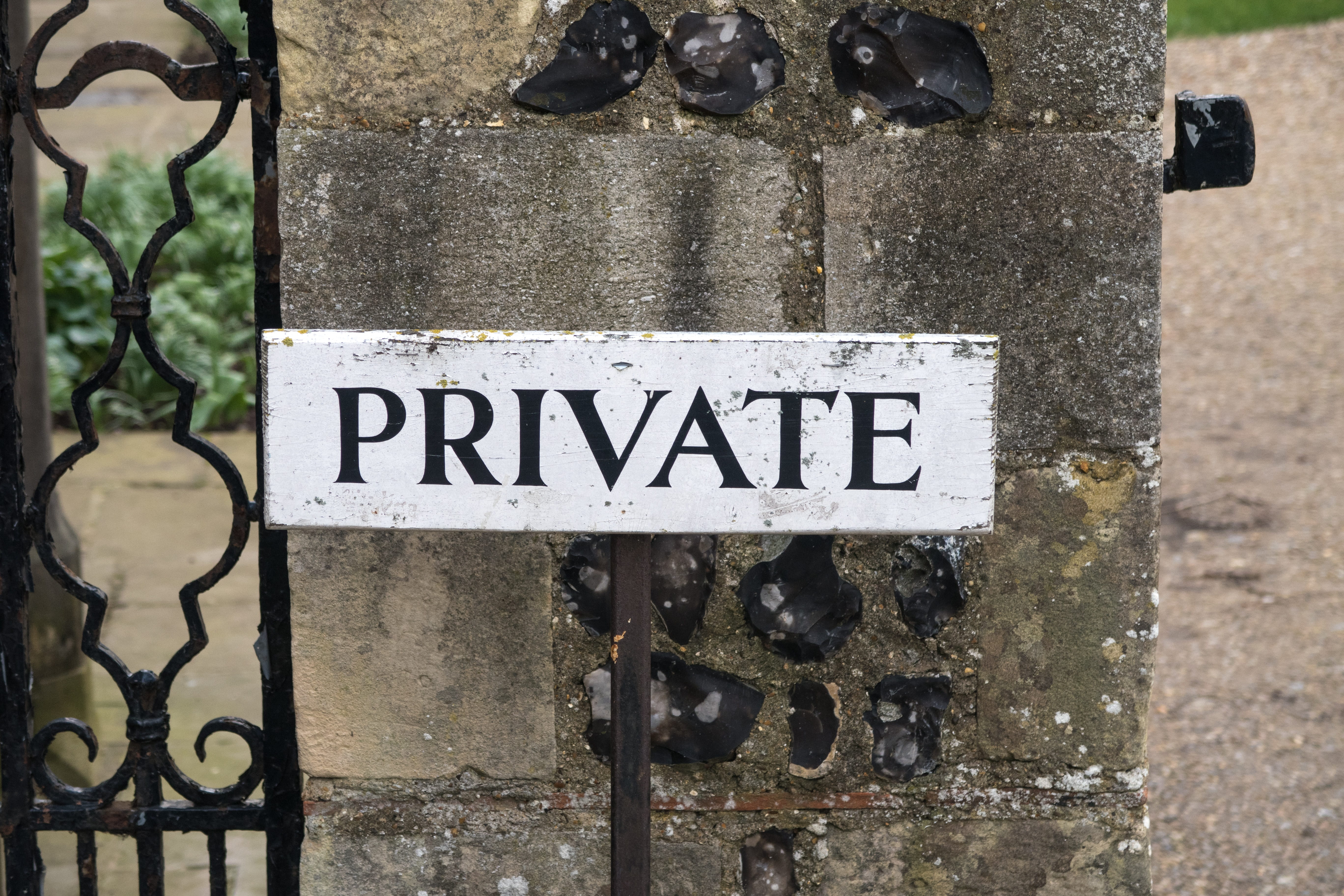 script, day, information sign, notice, prohibit, focus on foreground, fence, metal, restricted, security, no people, communication, private, sign, stone, HD Wallpaper