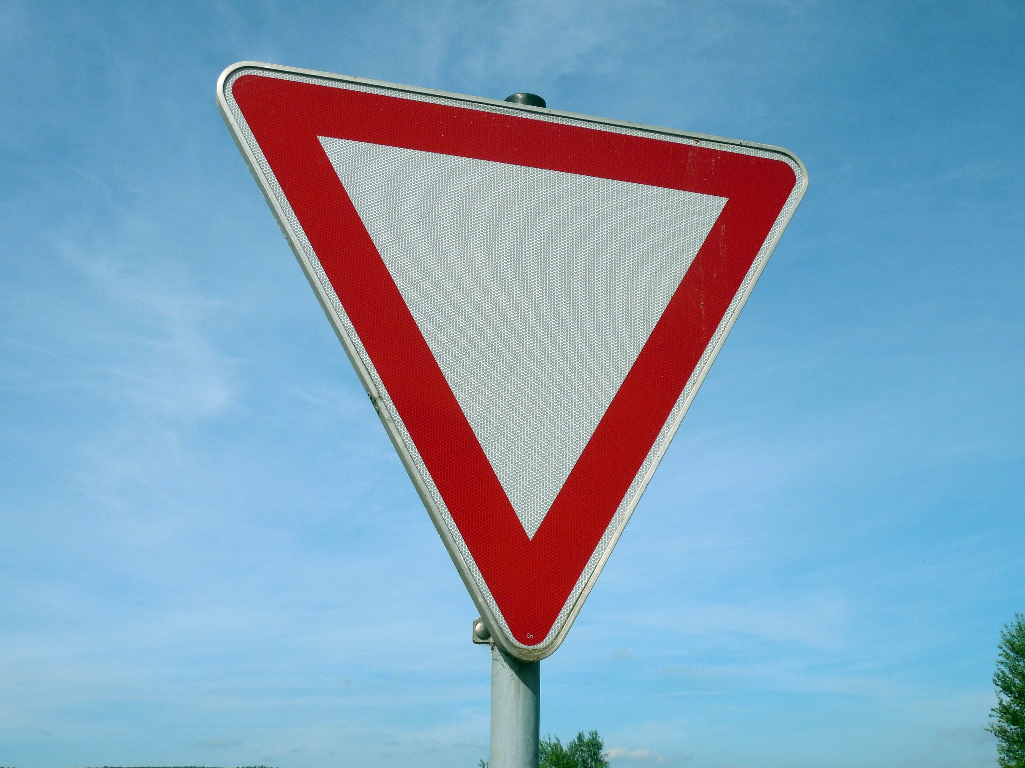 shield, road, 2K, turn, communication, traffic, attention, Street Sign, Right Of Way, shape, transportation, no people, symbol, yield, nature, low angle view, HD Wallpaper