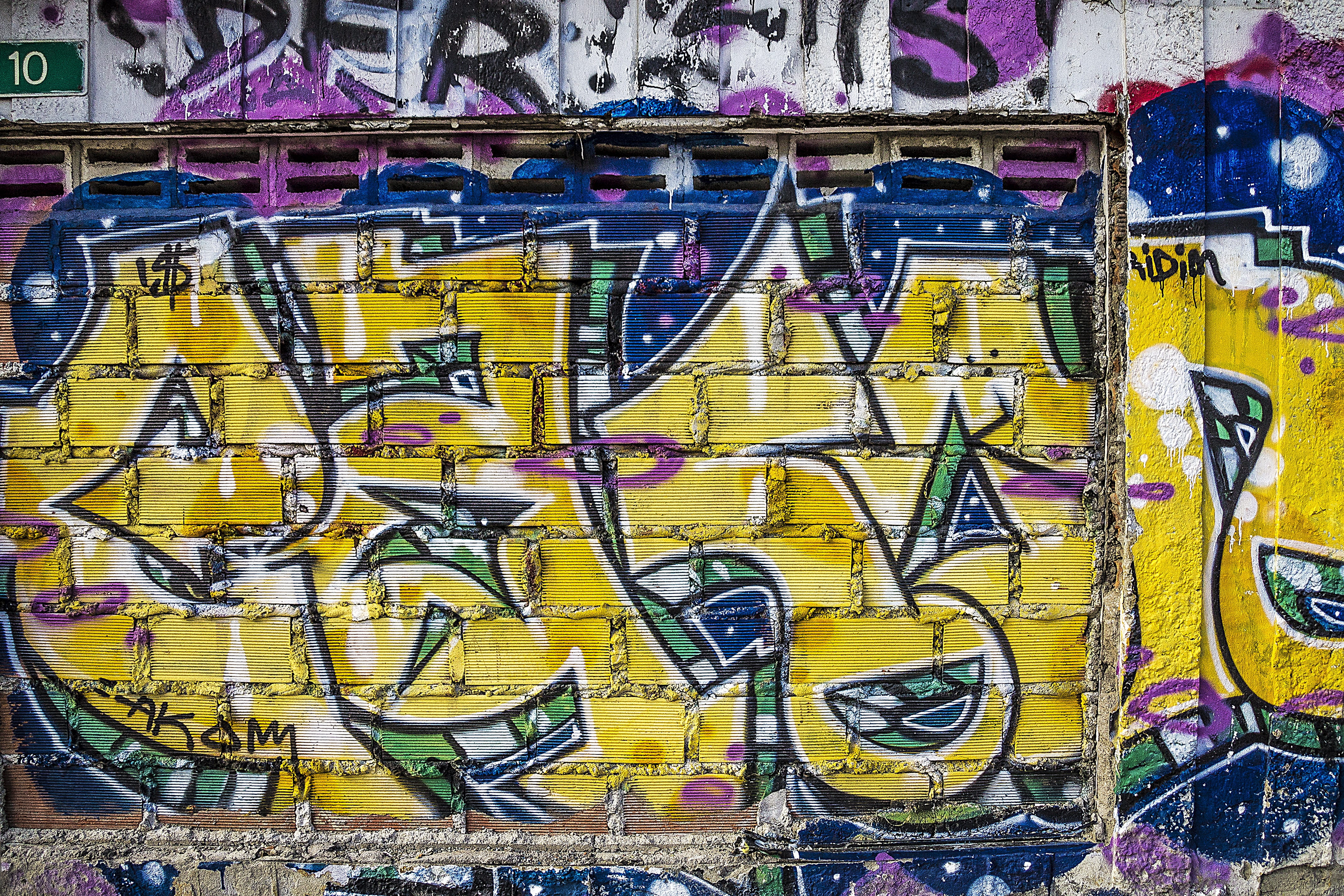 full frame, close-up, art, painted, western script, wall - building feature, 4K, colombia, artistic, built structure, tags, day, grunge, multi colored, HD Wallpaper