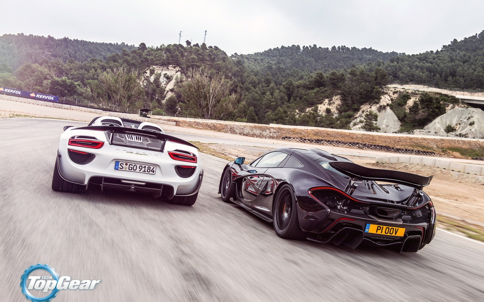 720P, motion, sports car, road trip, competition, Mclaren, sports race, Supercars, land vehicle, luxury, sign, outdoors, plant, Spider, Top gear, racecar, HD Wallpaper