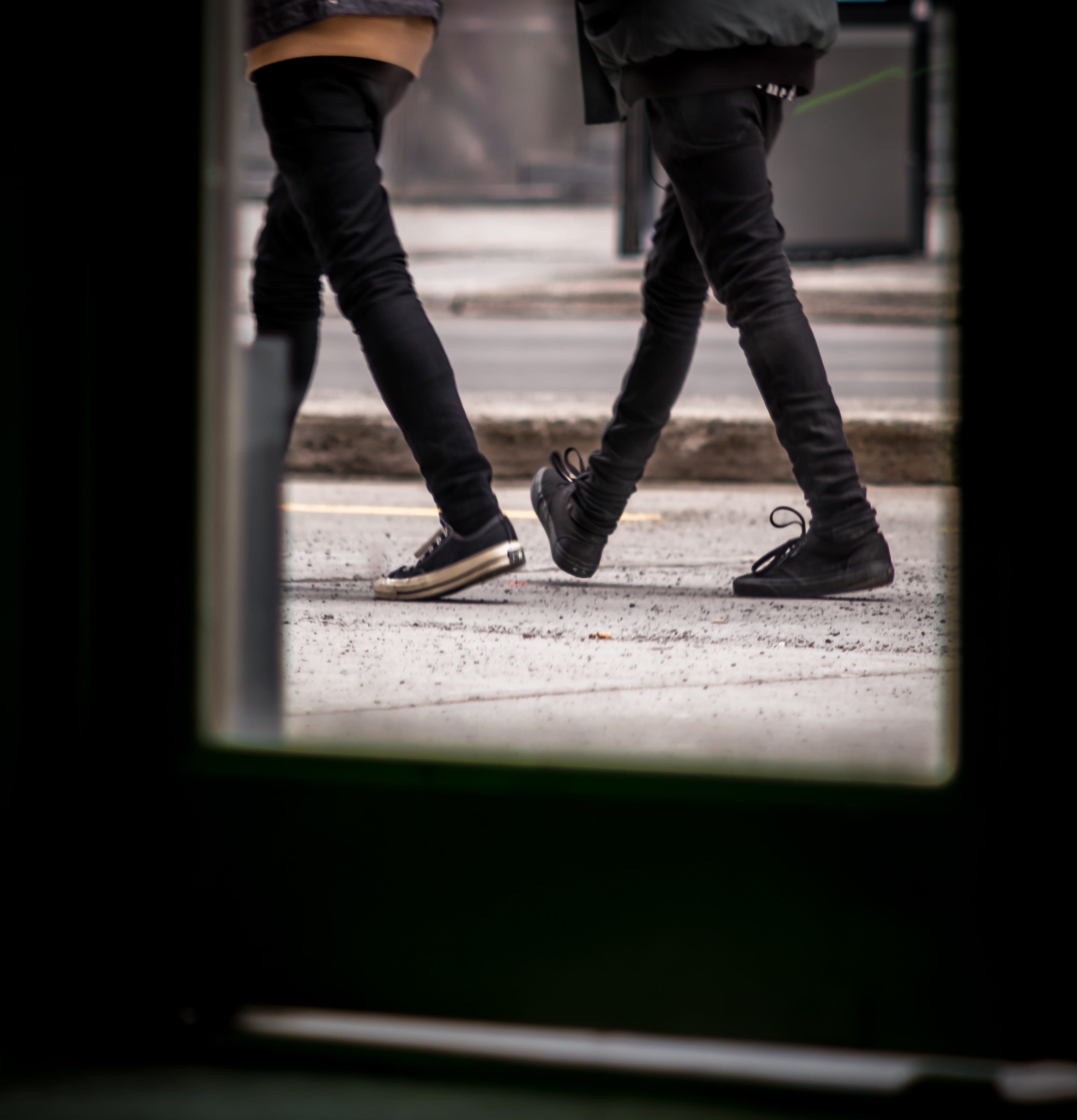 street, 2K, women, raod, shoe, human limb, two, men, leisure activity, indoors, two people, walking, human body part, adult, city, motion, person, real people, Phone HD Wallpaper