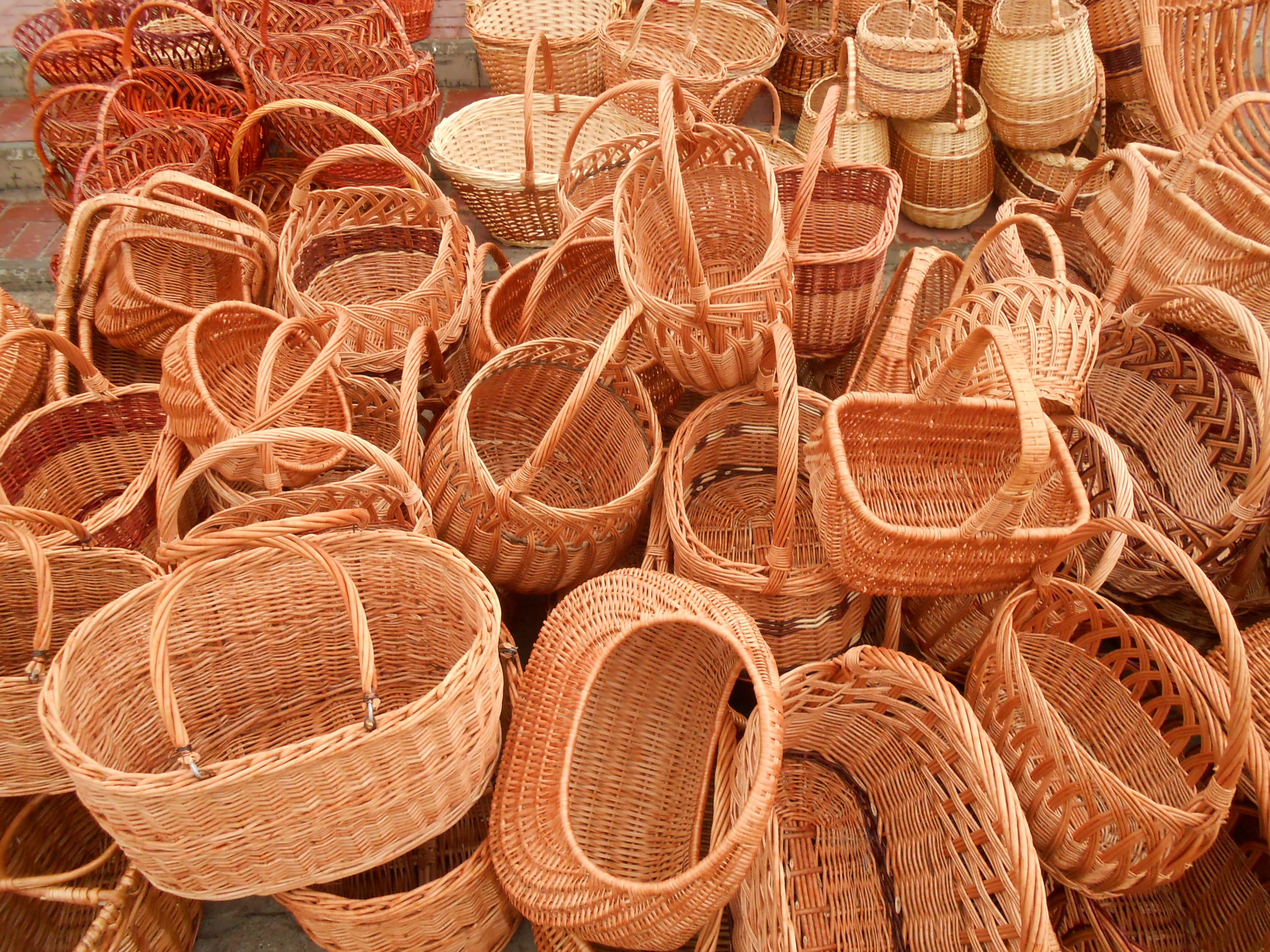 woven, for sale, basket, no people, arrangement, straw, pattern, handmade, market, object, backgrounds, abundance, natural, wicker, day, empty, choice, HD Wallpaper