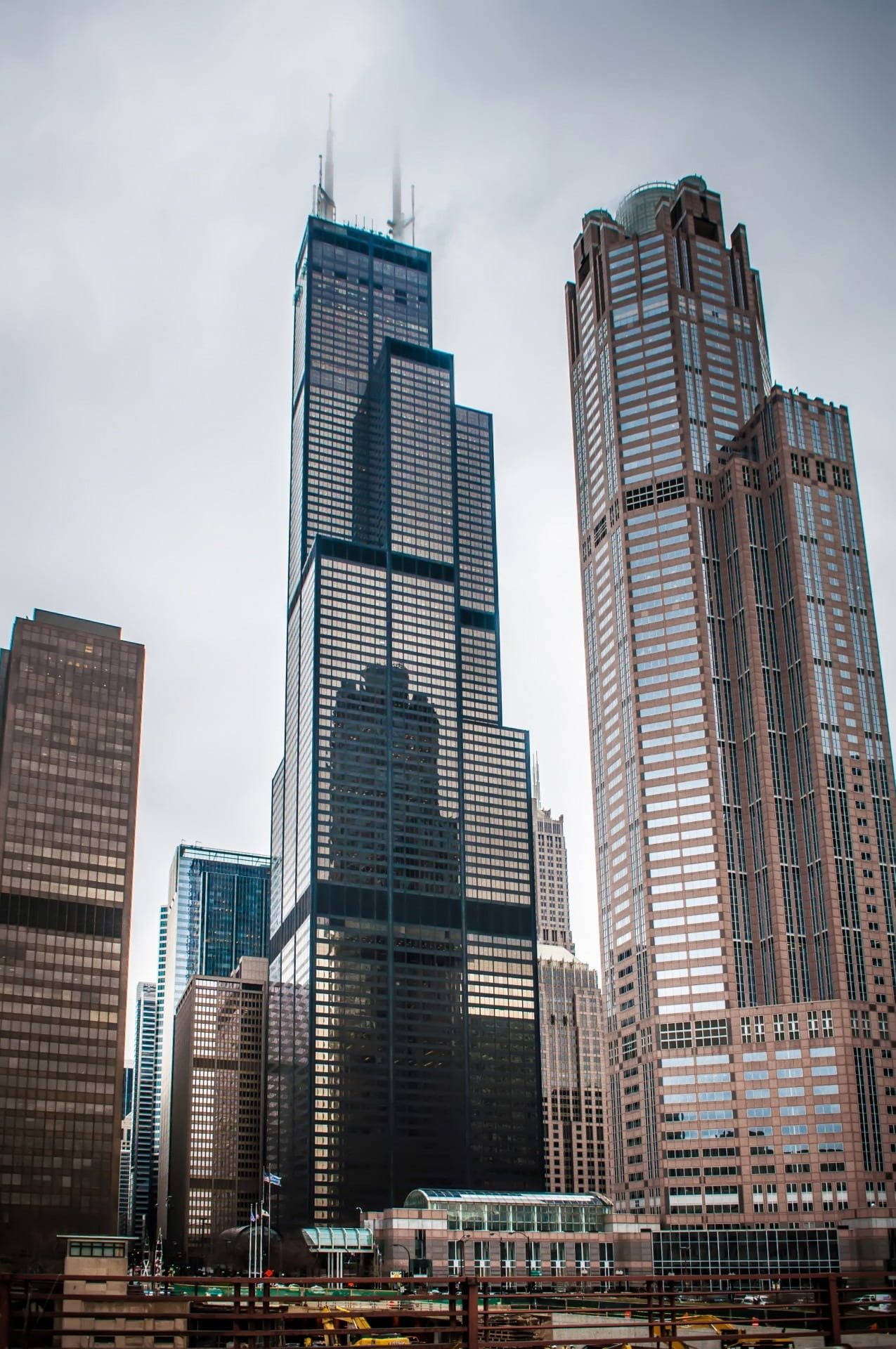 blue, financial district, built structure, streets, rise, office building exterior, chicago, modern, sky, low angle view, no people, city, building exterior, Phone HD Wallpaper
