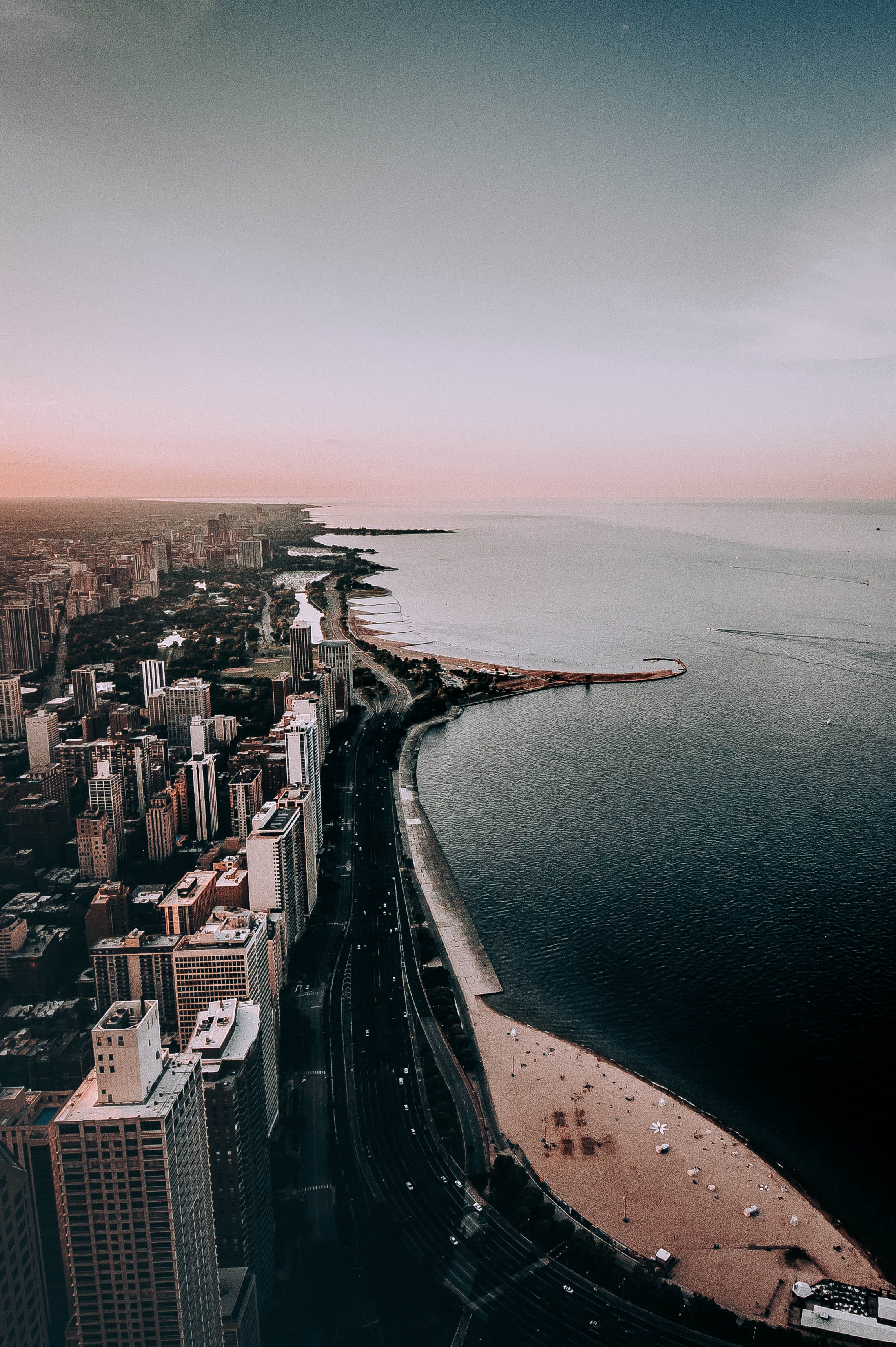 architecture, shop, horizon over water, outdoors, john hancock, skyscraper, built structure, nature, beauty in nature, mountain, city, willis tower, cityscape, Phone HD Wallpaper